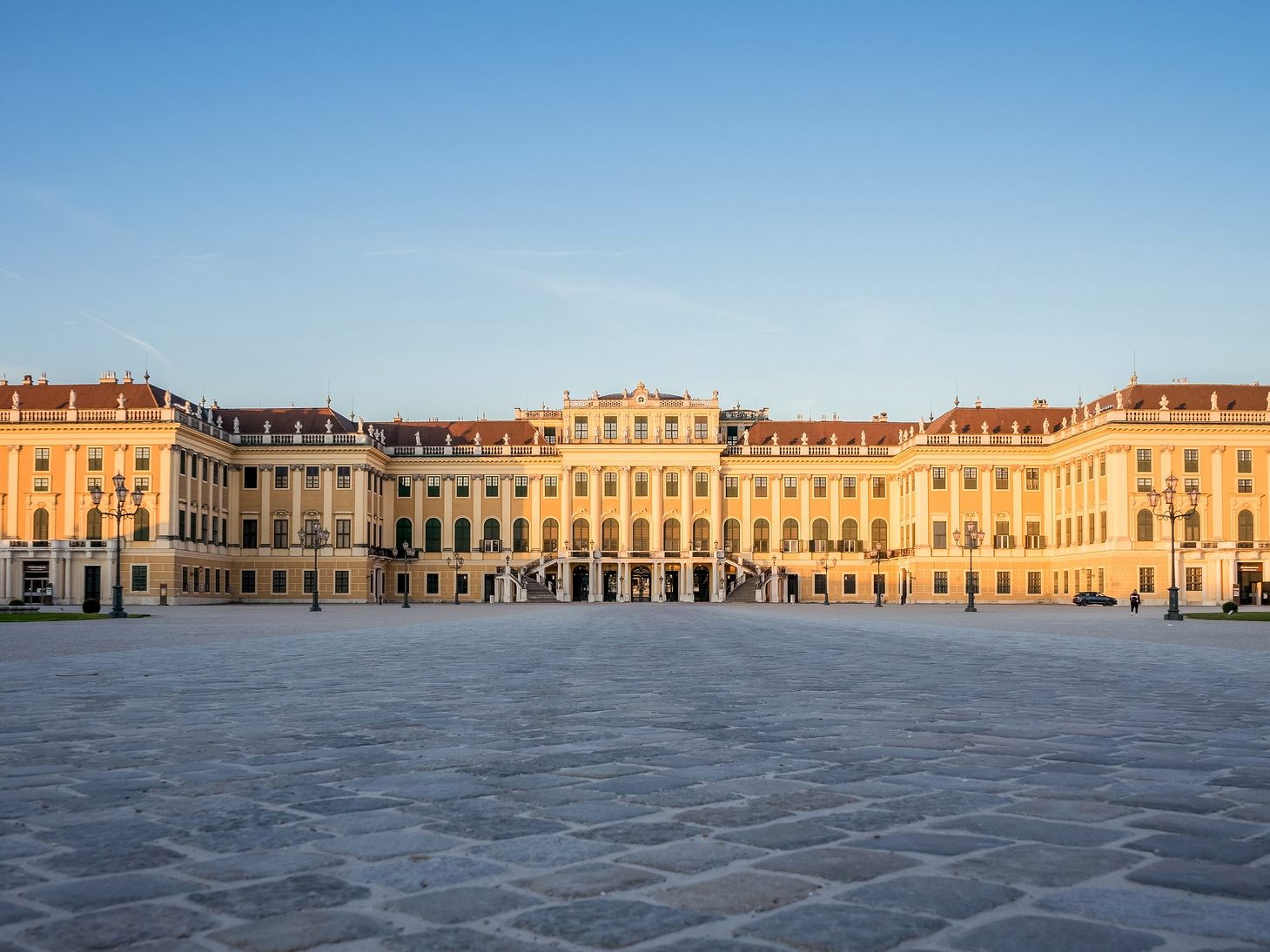 Das Schloss Schönbrunn wurde bei den schönsten Gebäuden der Welt in die Top 10 gewählt. Das Schloss Schönbrunn wurde bei den schönsten Gebäuden der Welt in die Top 10 gewählt.