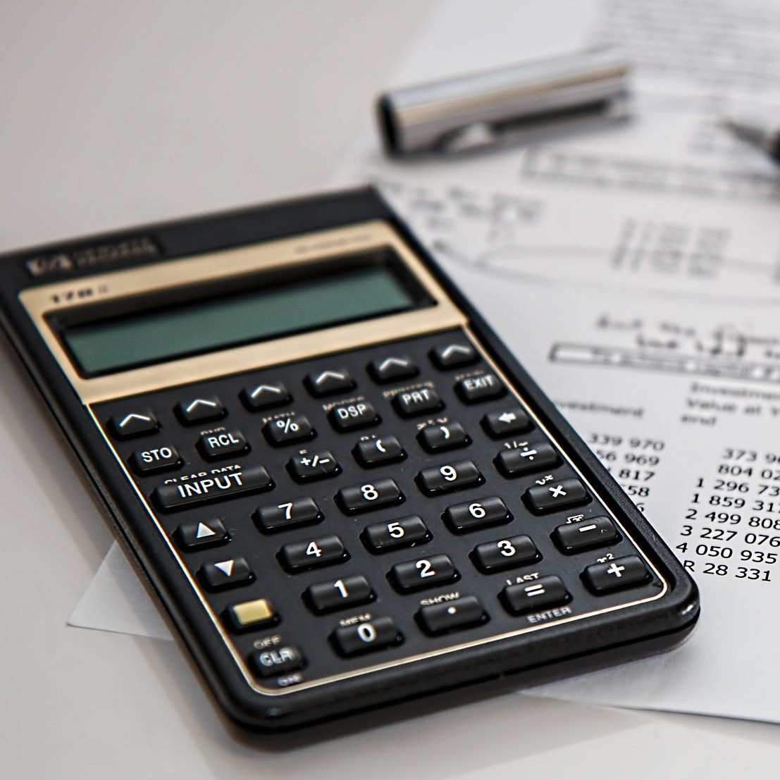 3 von 4 Österreichern plagen Ängste um einen wirtschafltichen Abstieg.