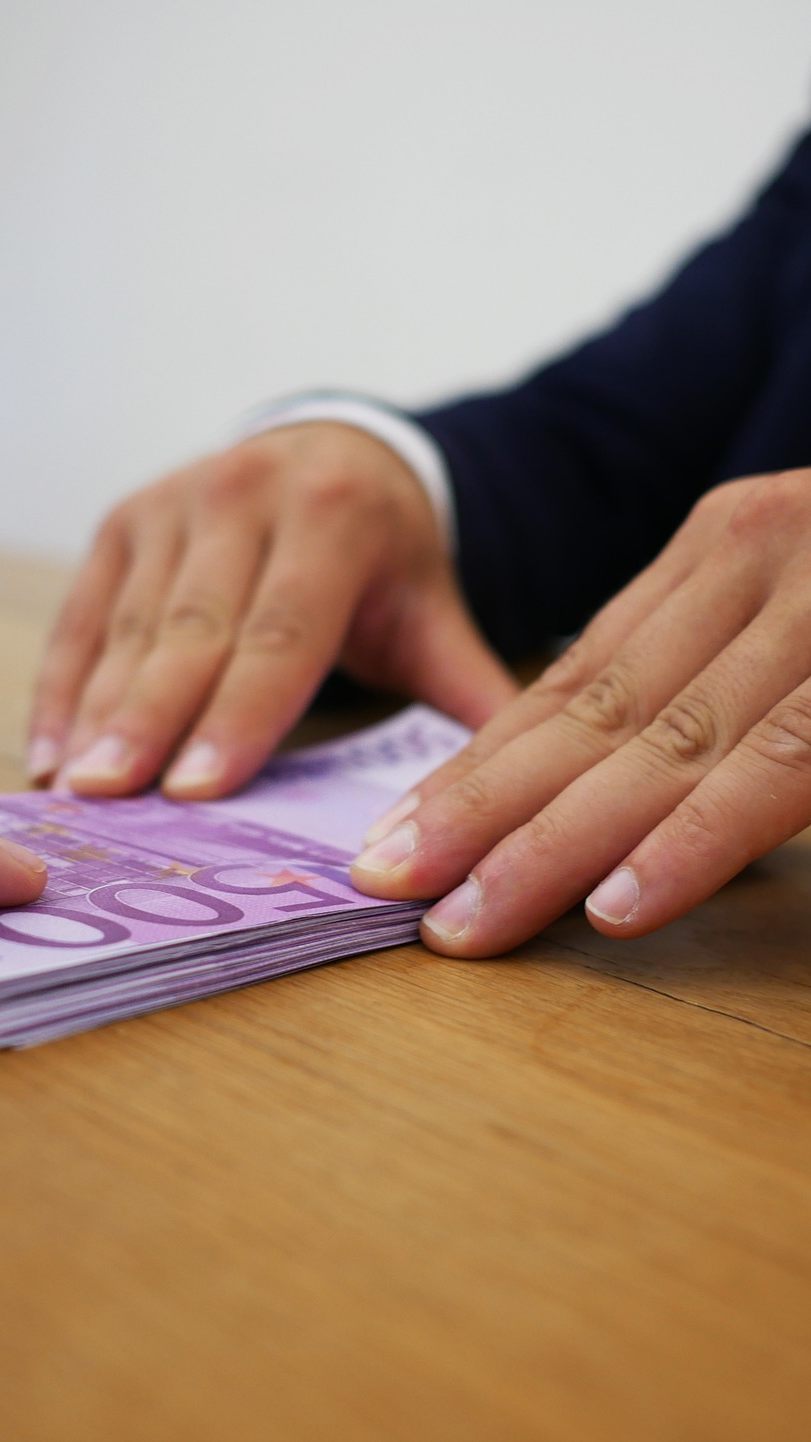 Die Banken im Euroraum rechnen mit einer rückläufigen Nachfrage nach Firmenkrediten.