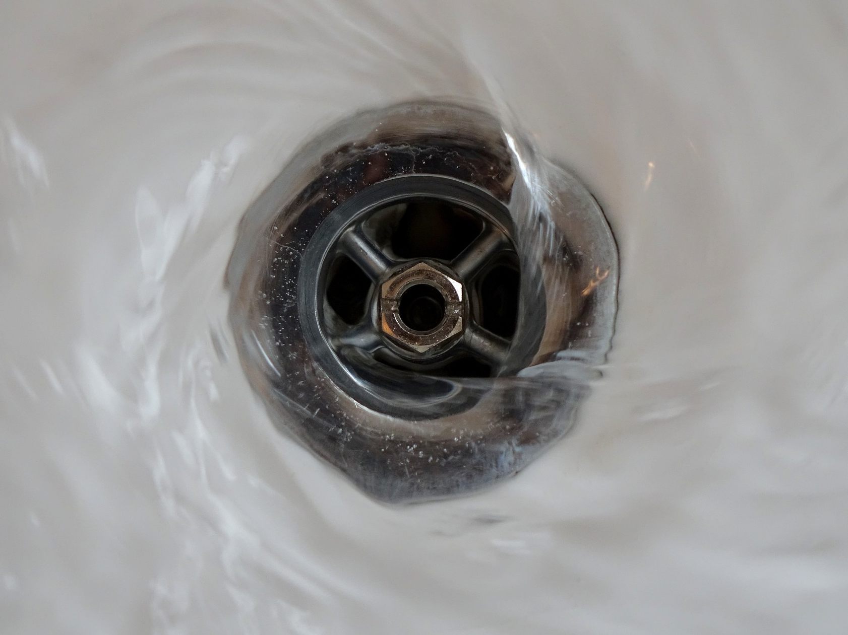 Diese Dinge sollten Sie nie im Abfluss entsorgen. Diese Dinge sollten Sie nie im Abfluss entsorgen.
