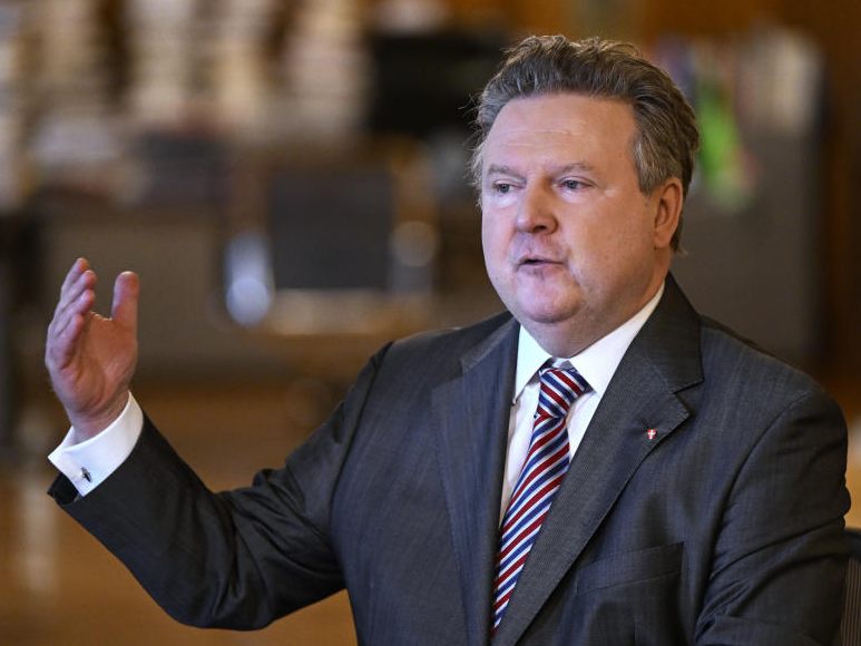 Wiens Bürgermeister Michael Ludwig (SPÖ) hofft auf ein Ende der Corona-Maskenpflicht in Wien im Frühjahr. Wiens Bürgermeister Michael Ludwig (SPÖ) hofft auf ein Ende der Corona-Maskenpflicht in Wien im Frühjahr.