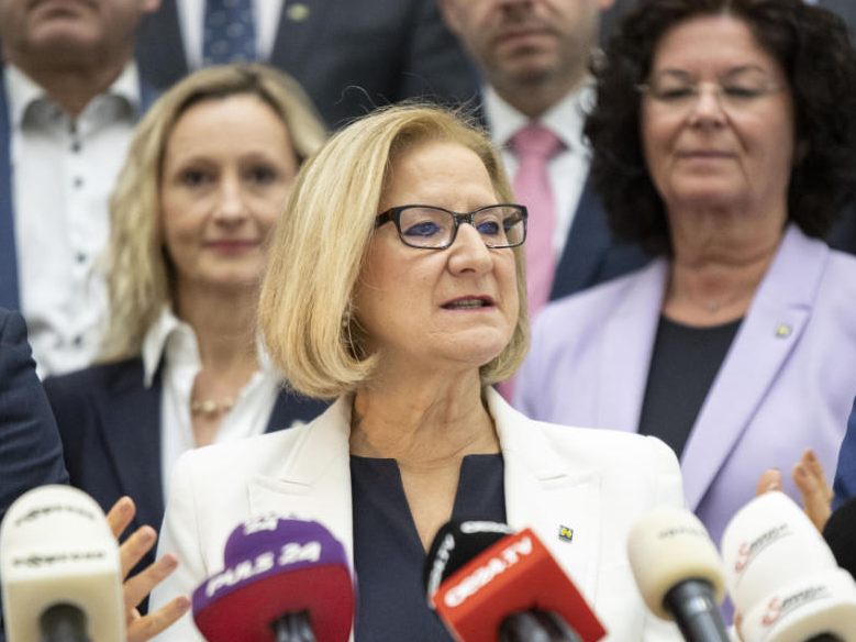 Die ÖVP will beim Wahlkampf zu den Niederösterreichischen Landtagswahlen 2023 vermehrt auf Landeshauptfrau Johanna Mikl-Leitner setzen. Die ÖVP will beim Wahlkampf zu den Niederösterreichischen Landtagswahlen 2023 vermehrt auf Landeshauptfrau Johanna Mikl-Leitner setzen.