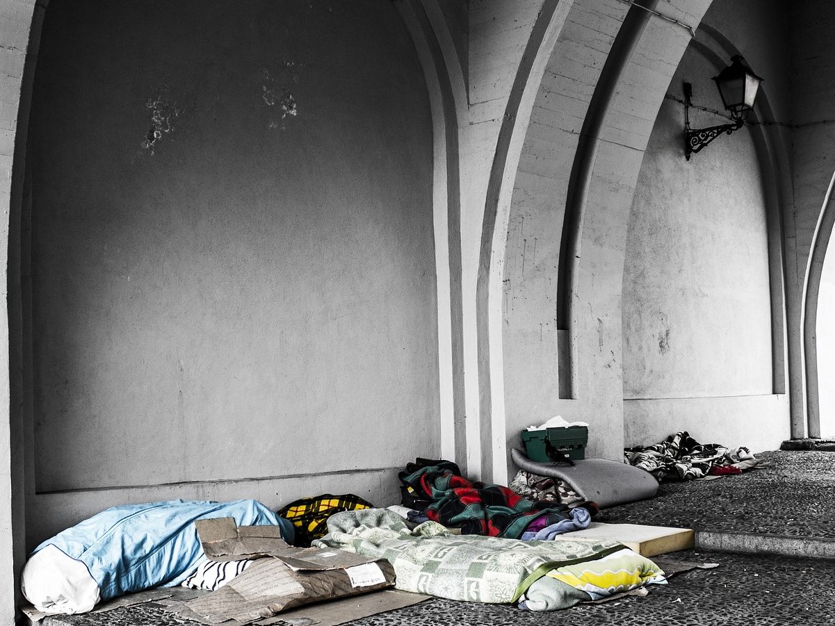 Zwei Betroffene erzählen ihre Geschichte von Wohnungslosigkeit in ihrer Jugend. Zwei Betroffene erzählen ihre Geschichte von Wohnungslosigkeit in ihrer Jugend.