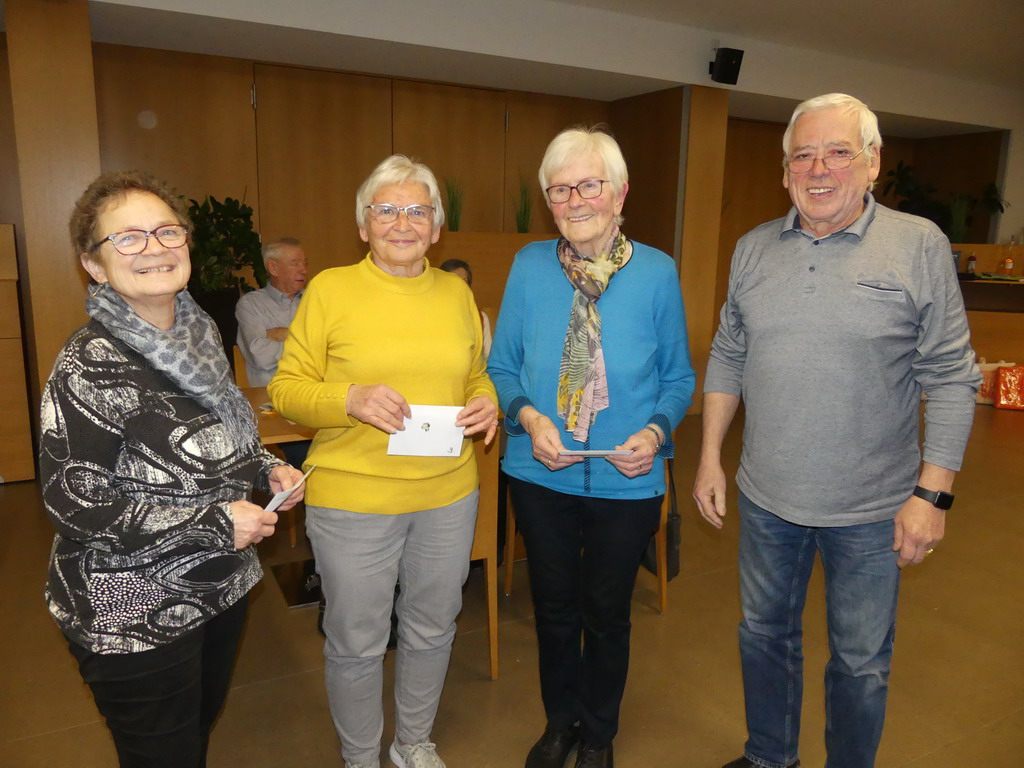 die 3 Erstplatzierten mit Obmann Walter Ellensohn die 3 Erstplatzierten mit Obmann Walter Ellensohn