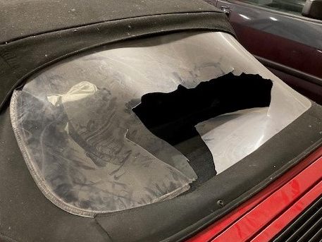 Ein 53-Jähriger wurde bei dem Versuch ertappt, in ein abgestelltes Auto in Wien-Döbling einzubrechen.