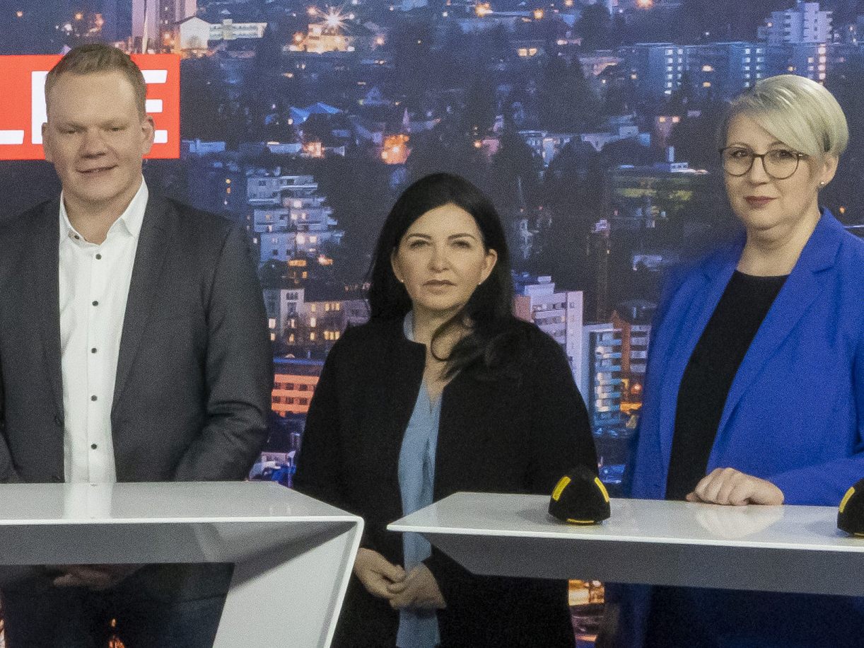 Moderatorin Magdalena Raos sprach mit Manuela Auer (SPÖ), Sabine Scheffknecht (NEOS), Christof Bitschi (FPÖ), Eva Hammerer (Die Grüne) und Roland Frühstück (ÖVP) über die geplatzte U-Ausschuss-Reform. Moderatorin Magdalena Raos sprach mit Manuela Auer (SPÖ), Sabine Scheffknecht (NEOS), Christof Bitschi (FPÖ), Eva Hammerer (Die Grüne) und Roland Frühstück (ÖVP) über die geplatzte U-Ausschuss-Reform.