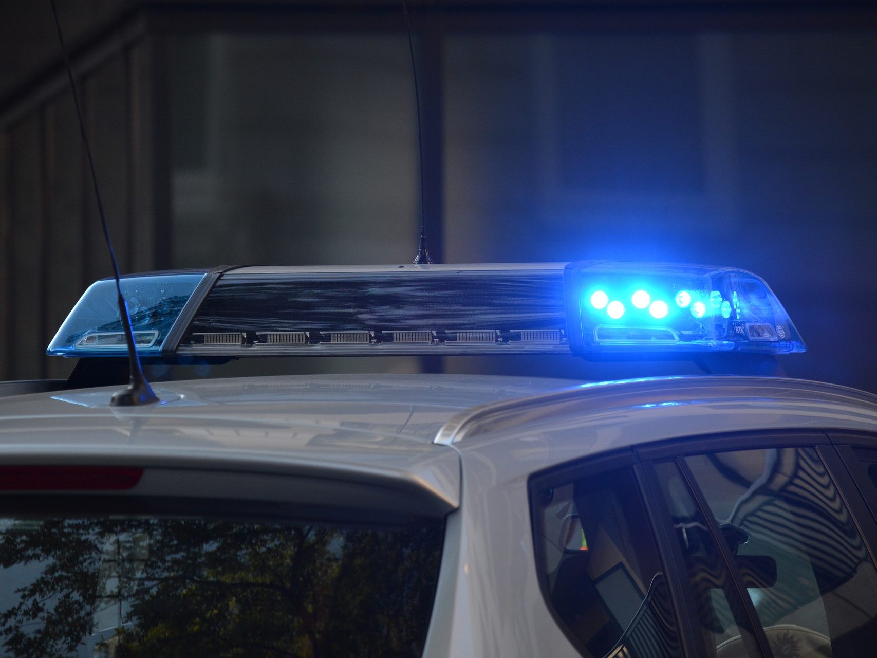 Der Flüchtige konnte von der Polizei erst nach einem Unfall auf der S1 gestoppt werden. Der Flüchtige konnte von der Polizei erst nach einem Unfall auf der S1 gestoppt werden.