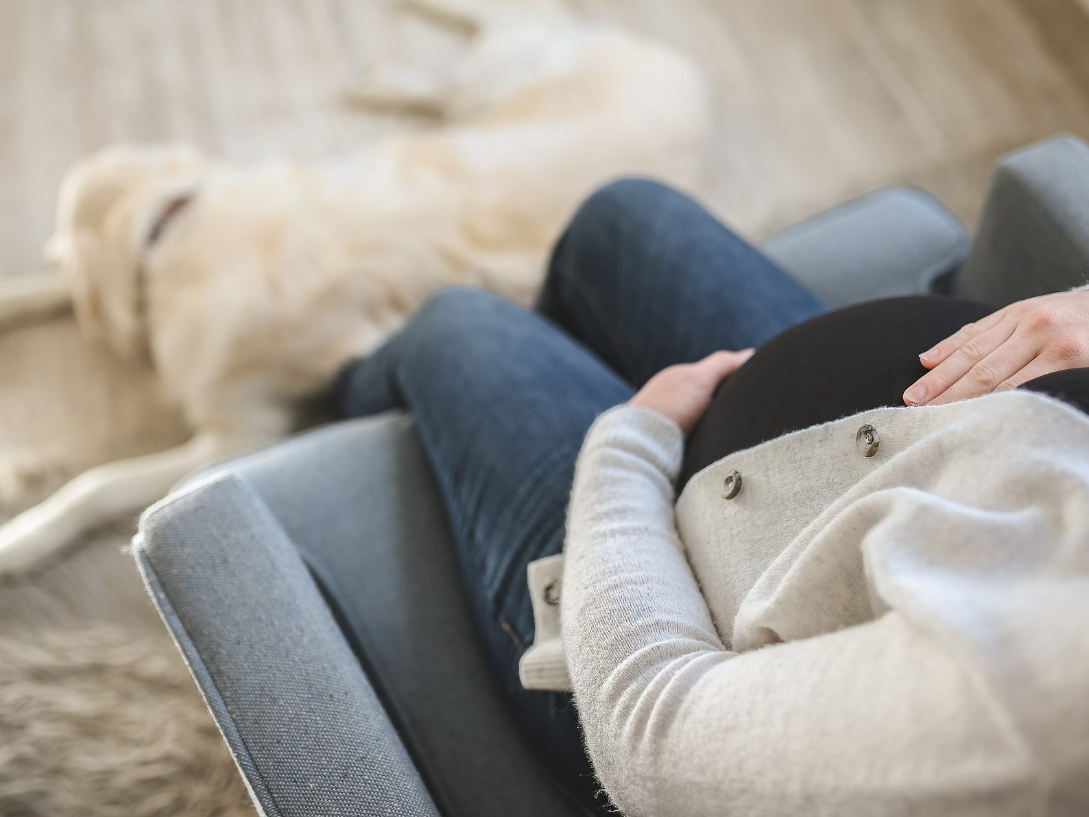 Eine Corona-Infektion kann die Plazenta und das ungeborene Baby schädigen. Eine Corona-Infektion kann die Plazenta und das ungeborene Baby schädigen.