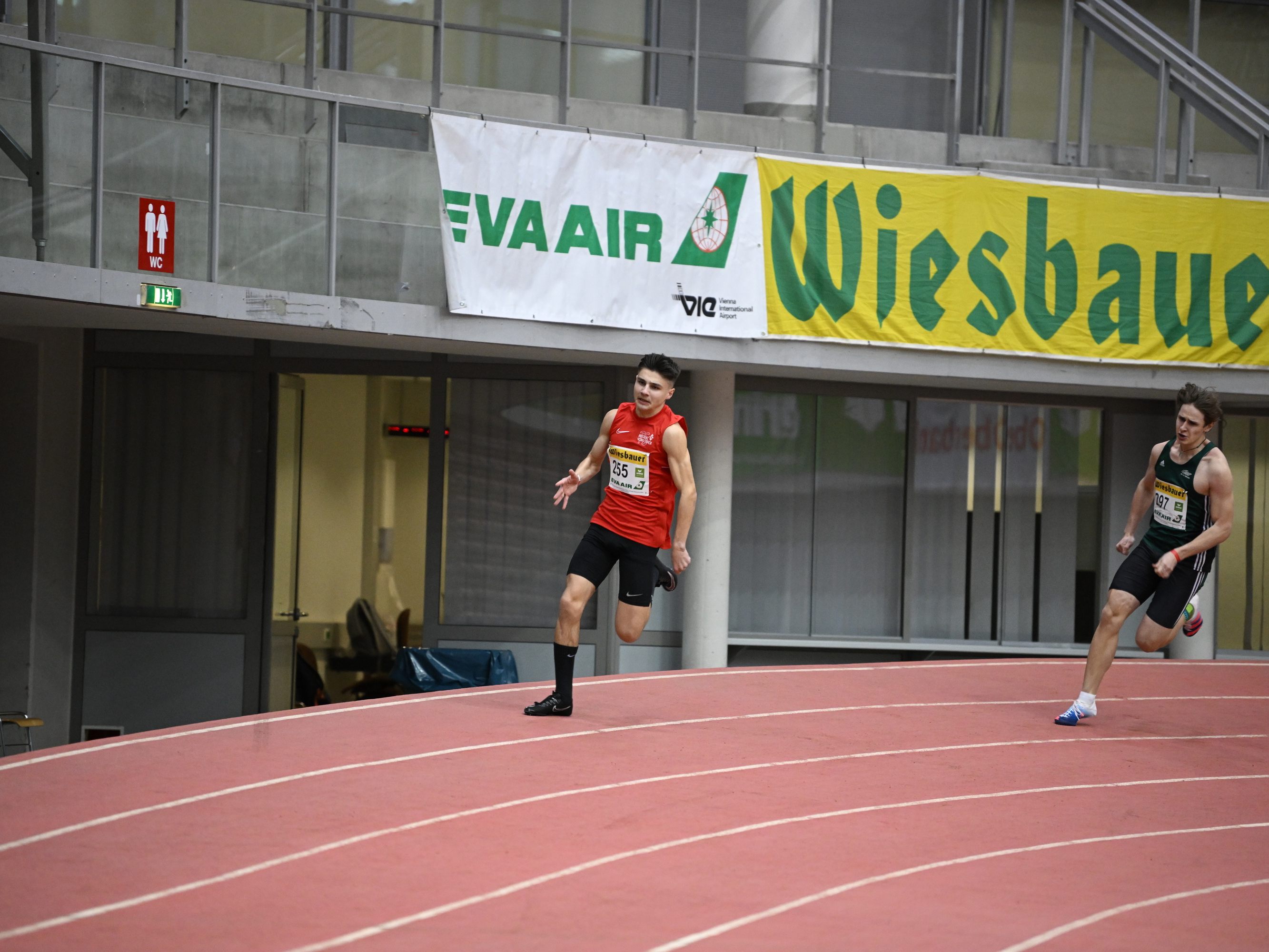 Lukas Stegmüller sprintet zum 400m Hallen-Landesrekord! Lukas Stegmüller sprintet zum 400m Hallen-Landesrekord!