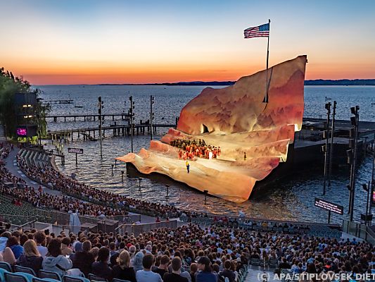 "Madame Butterfly" auf der Seebühne zieht die Massen an "Madame Butterfly" auf der Seebühne zieht die Massen an