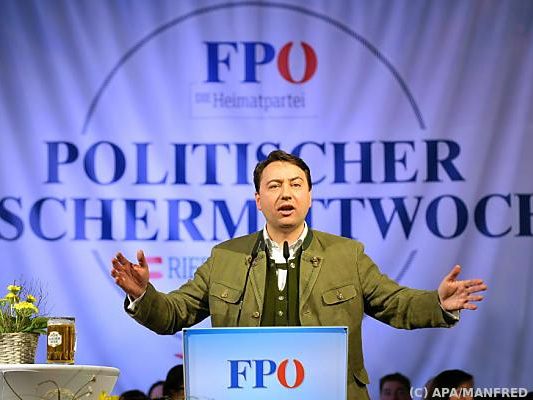 Haimbuchner teilt sein Rednerpult heuer erstmals mit Parteichef Kickl Haimbuchner teilt sein Rednerpult heuer erstmals mit Parteichef Kickl