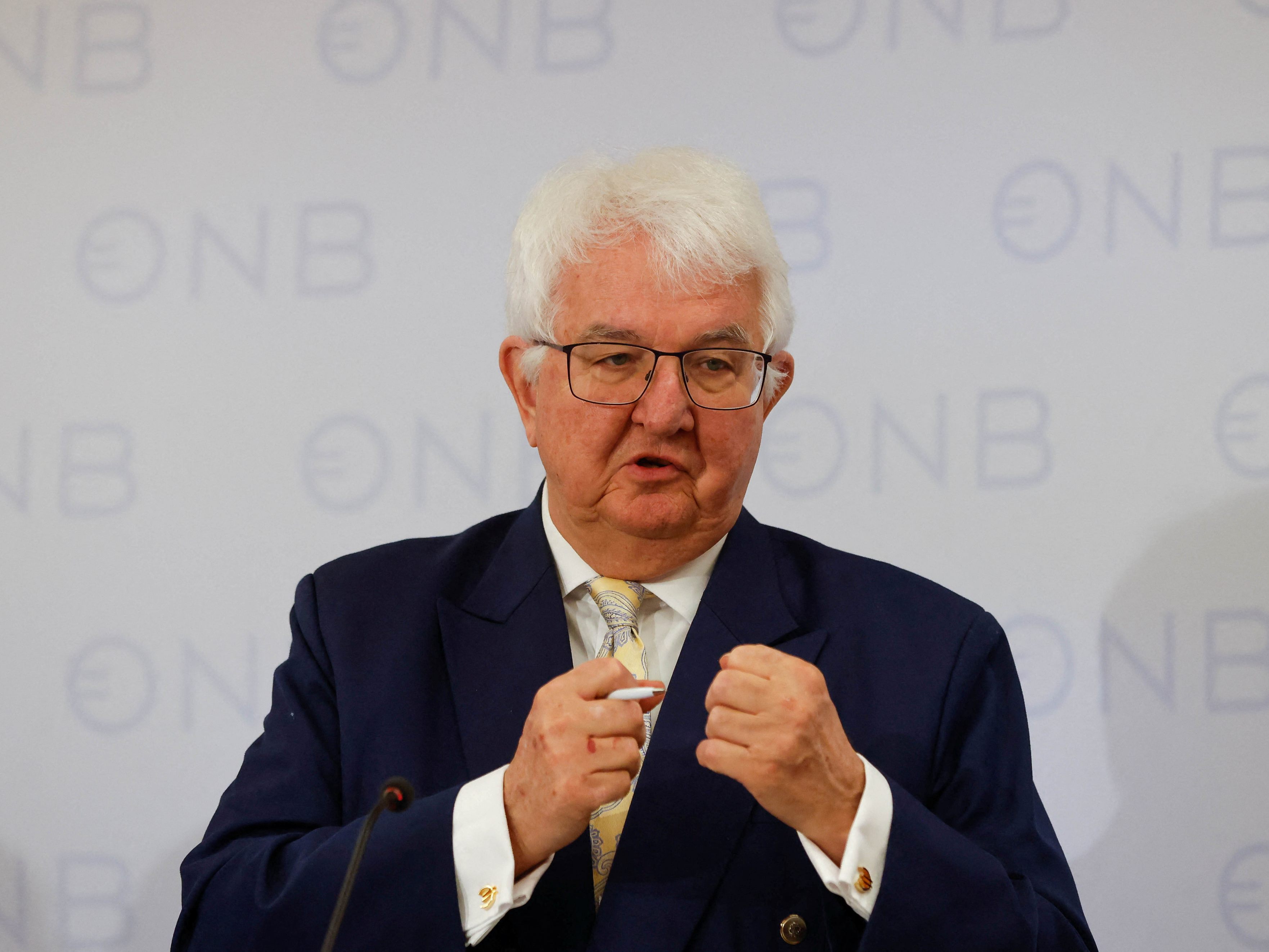 Der Notenbankchef Robert Holzmann fordert von der EZB weiterhin ein energisches Handeln. Der Notenbankchef Robert Holzmann fordert von der EZB weiterhin ein energisches Handeln.