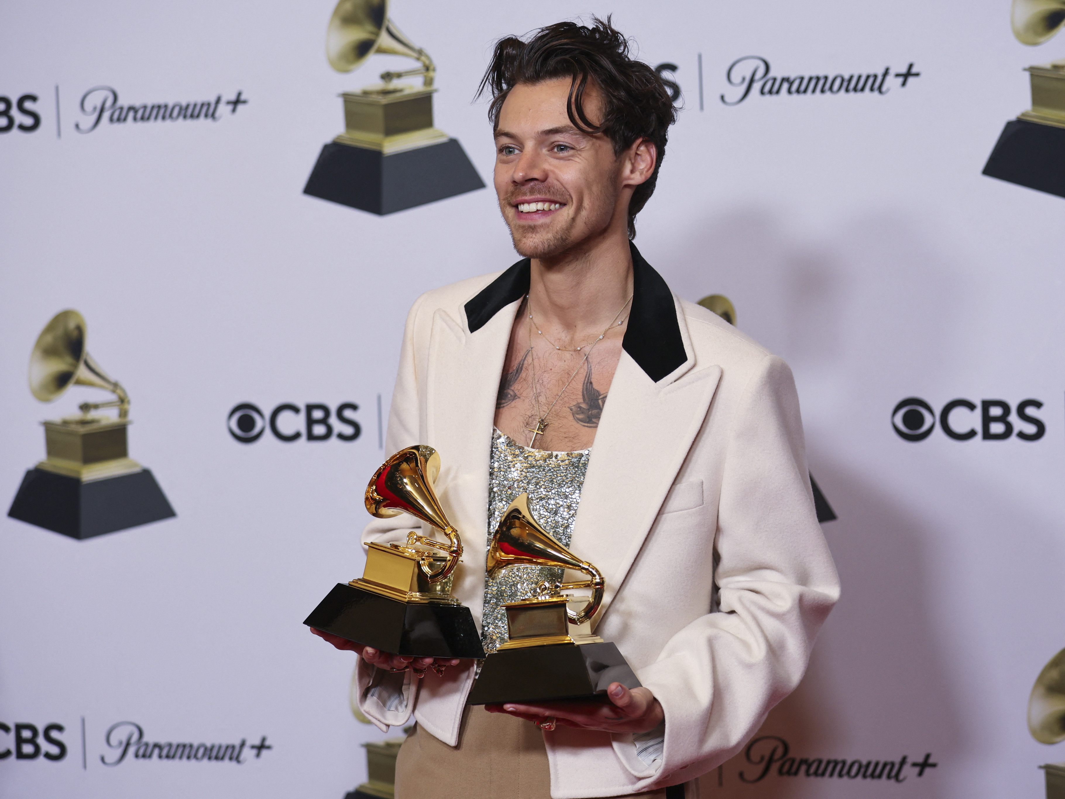 Harry Styles hat mit "Harry’s House" den Grammy für das Album des Jahres gewonnen. Harry Styles hat mit "Harry’s House" den Grammy für das Album des Jahres gewonnen.