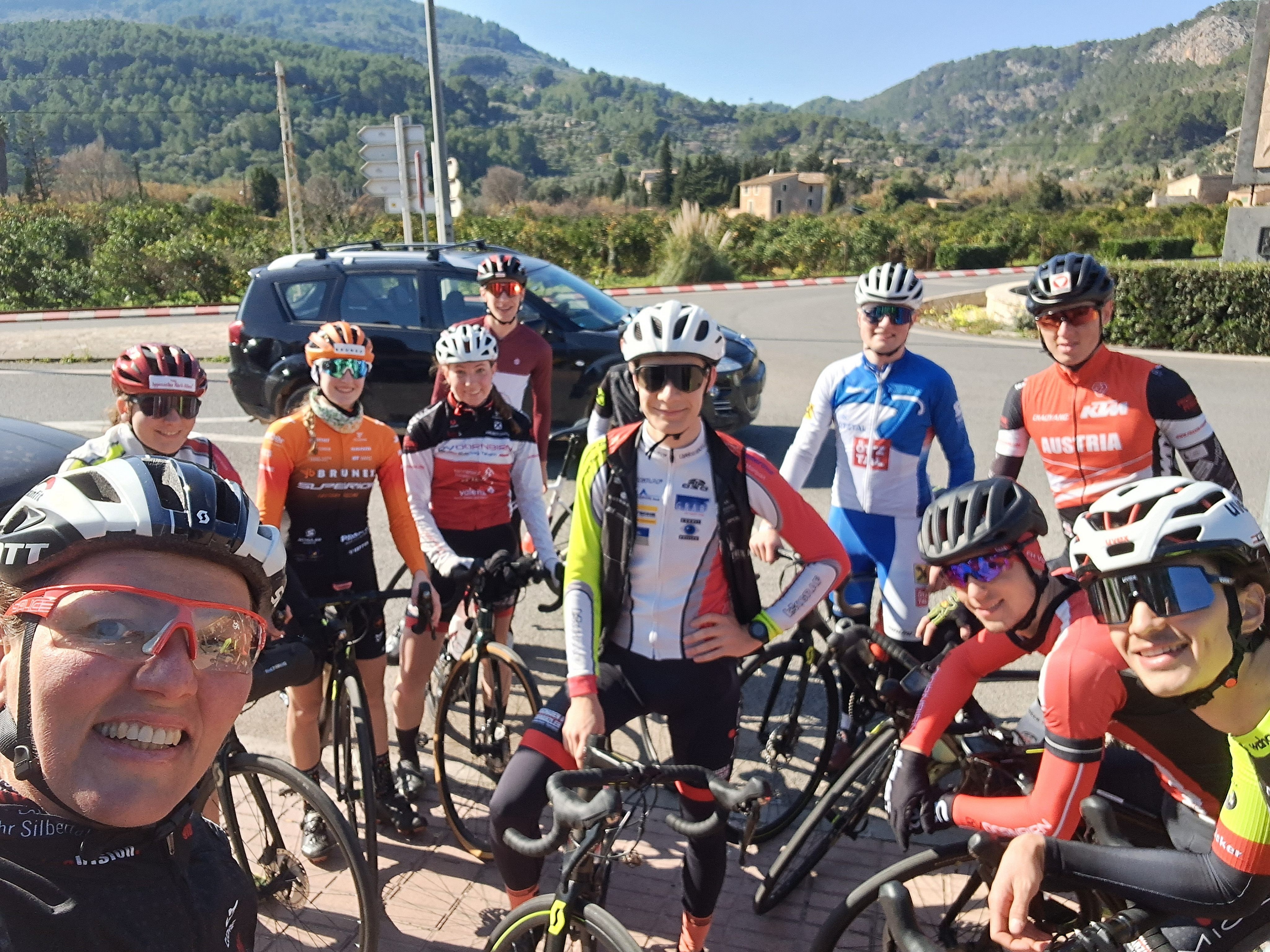 Die Trainingslager-Teilnehmer genossen eine perfekte Woche auf Mallorca mit idealen Bedingungen. Die Trainingslager-Teilnehmer genossen eine perfekte Woche auf Mallorca mit idealen Bedingungen.