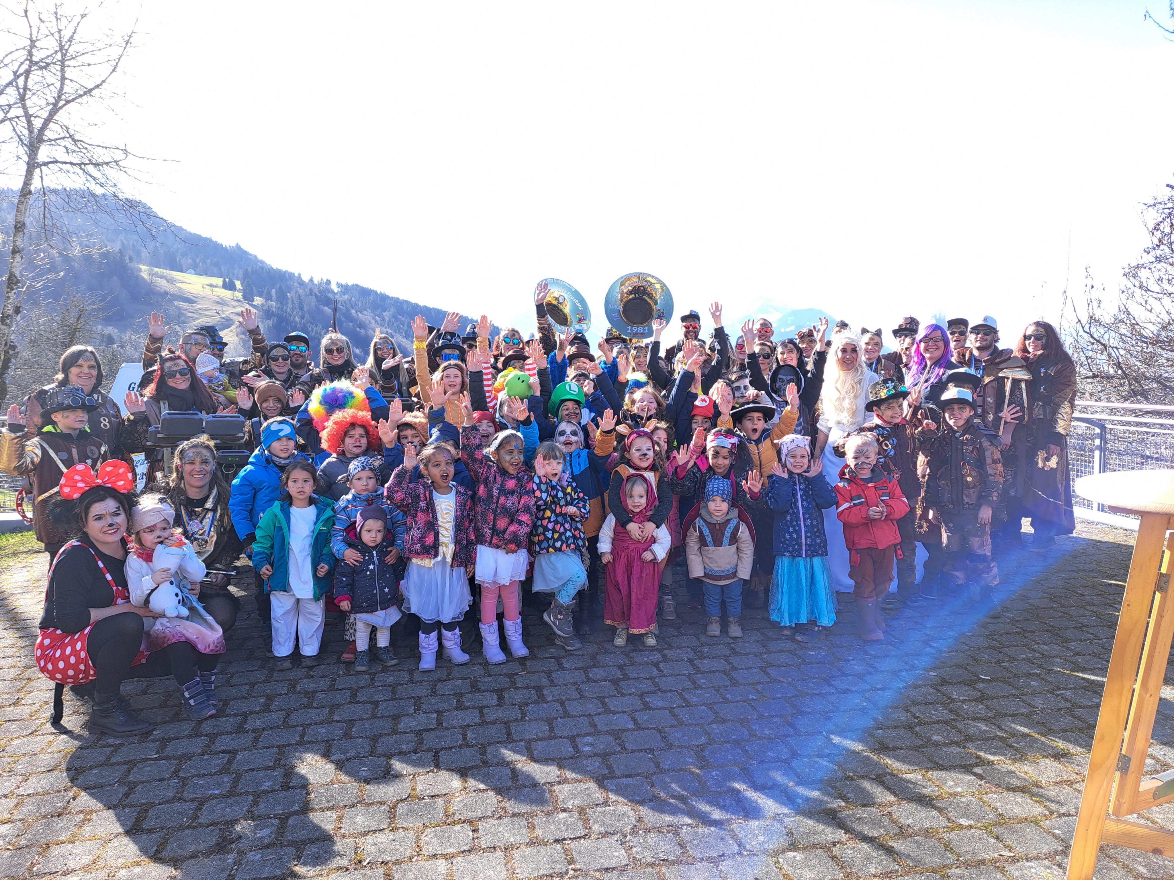 Dafinser Kinder und die Schneggahüsler Frasatnz Dafinser Kinder und die Schneggahüsler Frasatnz