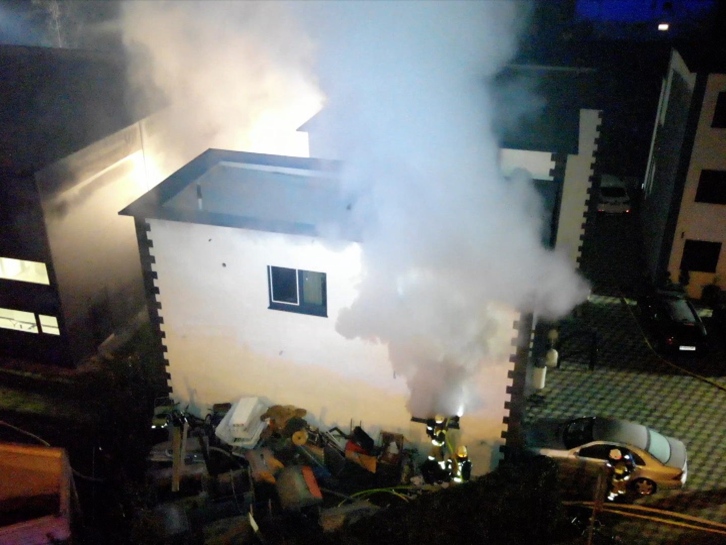 In Hard stand eine Garage in Vollbrand - ein 13-jähriger Junge rettete den Familienhund aus der brennenden Garage. In Hard stand eine Garage in Vollbrand - ein 13-jähriger Junge rettete den Familienhund aus der brennenden Garage.