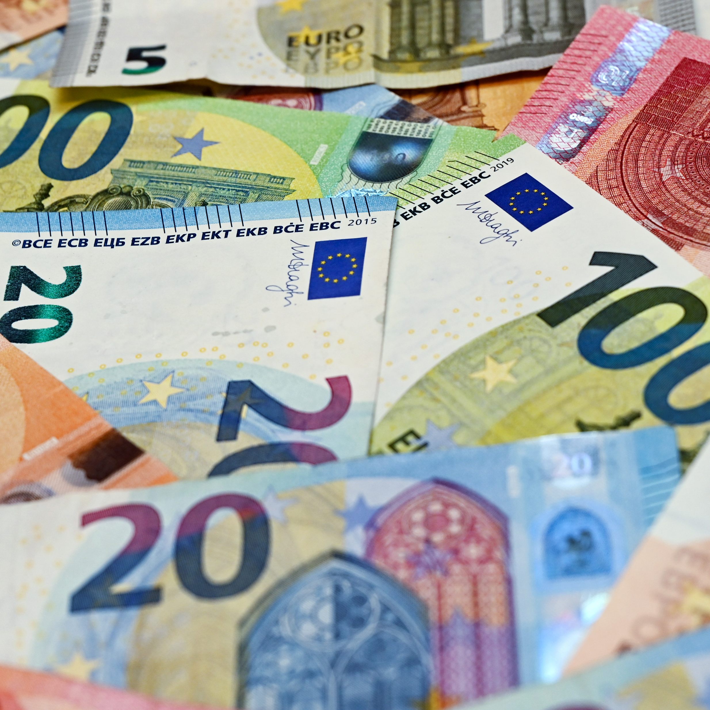 In Österreich Krankenversicherte, die Angehörige im EU-Ausland pflegen, haben Anspruch auf Pflegekarenzgeld.