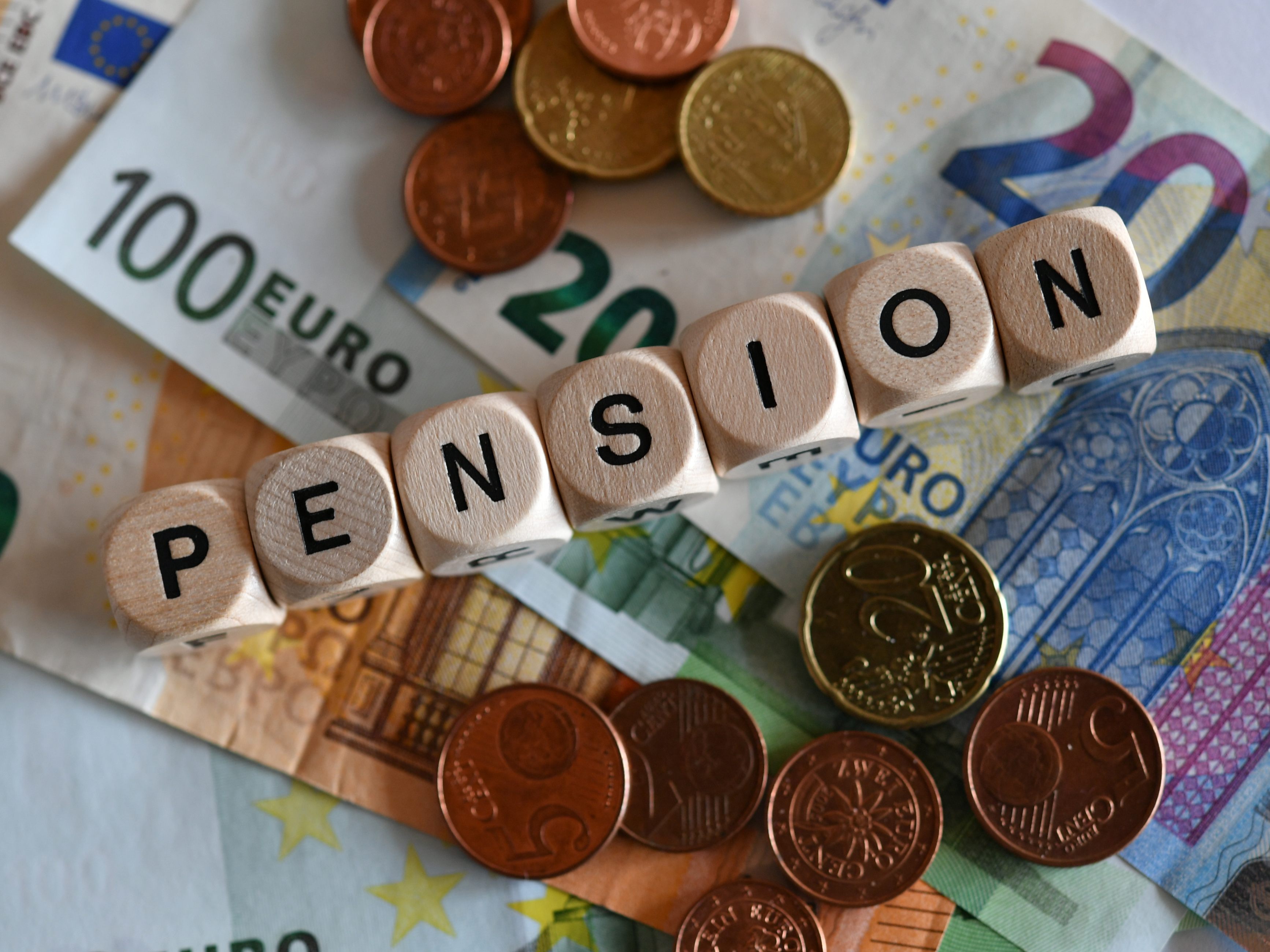 Frauen gehen im Schnitt mit 60 Jahren in Pension. Frauen gehen im Schnitt mit 60 Jahren in Pension.