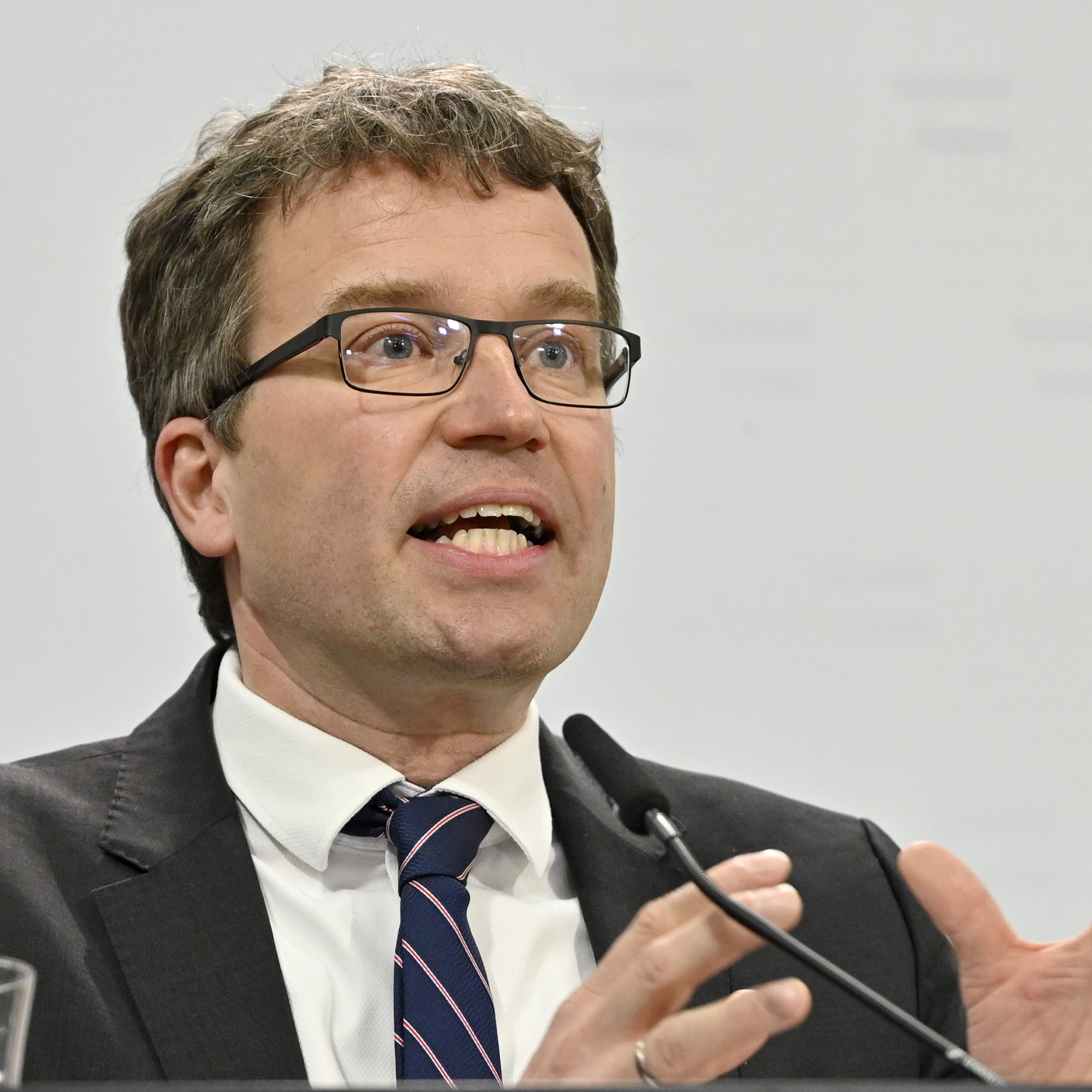 Arbeitszeitverkürzung für AMS-Chef keine taugliche Lösung.