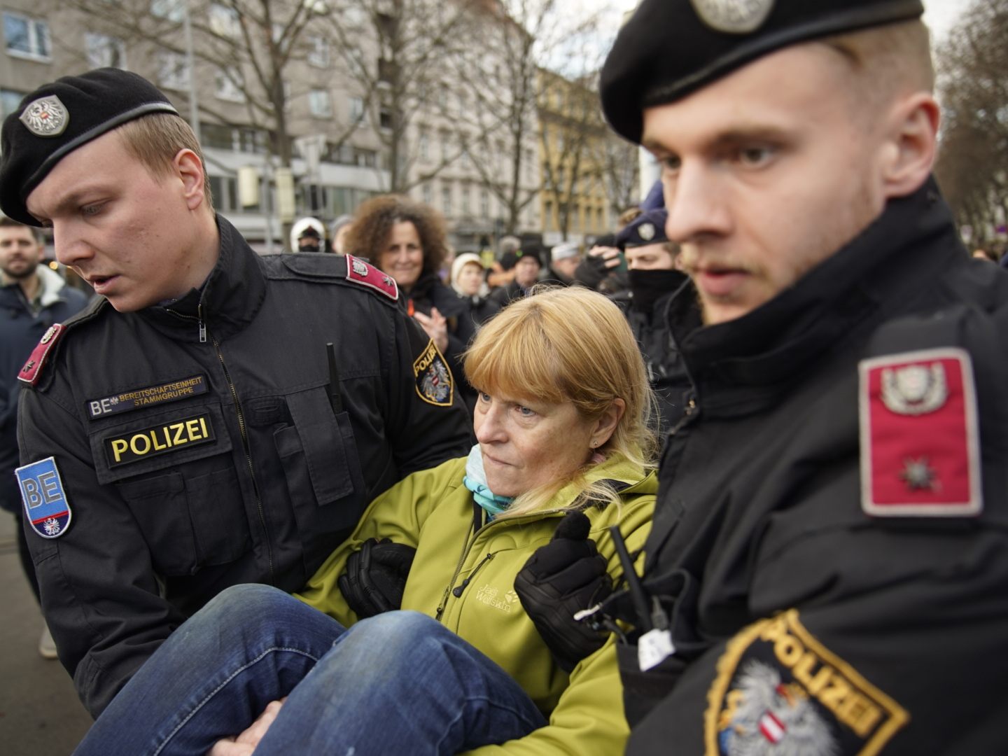 Klimaaktivisten starteten Protestwoche an drei Wiener Verkehrsrouten.