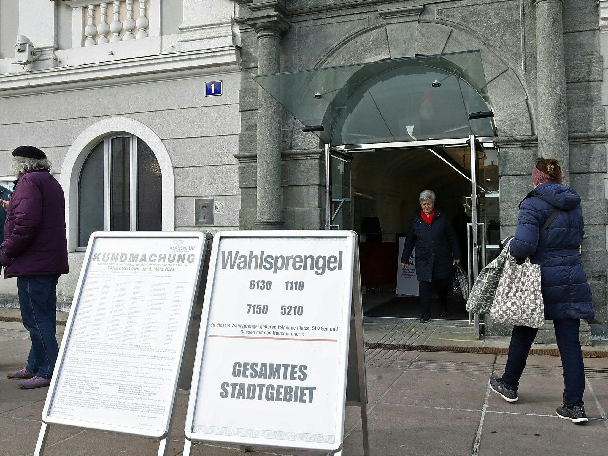 In den Wahllokalen in Kärnten kann bereits gewählt werden.