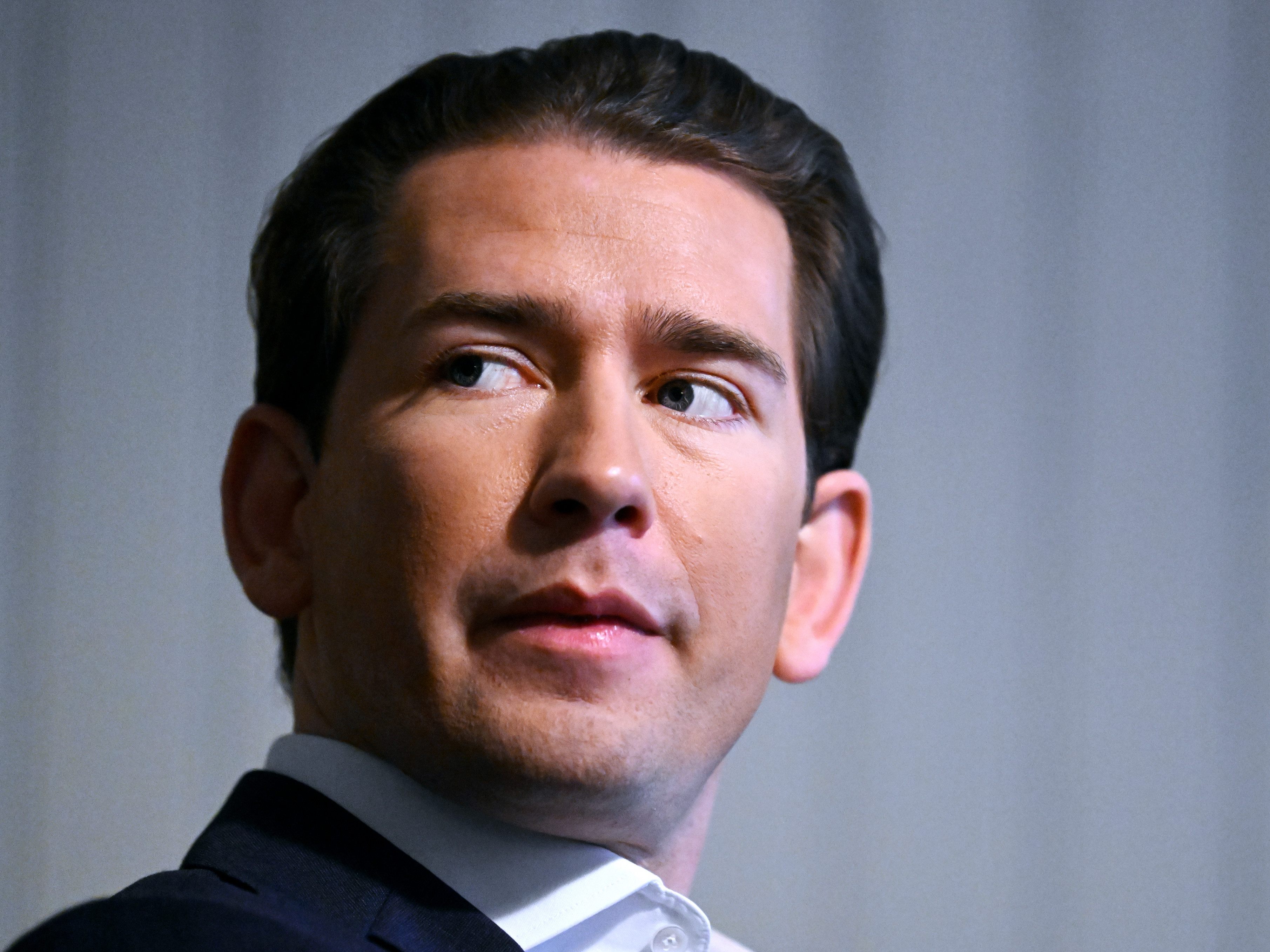 Die Ernennung eines ehemaligen Sprechers von Ex-Bundeskanzler Sebastian Kurz zum Botschafter in den Vereinigten Arabischen Emiraten, sorgte für Aufregung. Die Ernennung eines ehemaligen Sprechers von Ex-Bundeskanzler Sebastian Kurz zum Botschafter in den Vereinigten Arabischen Emiraten, sorgte für Aufregung.