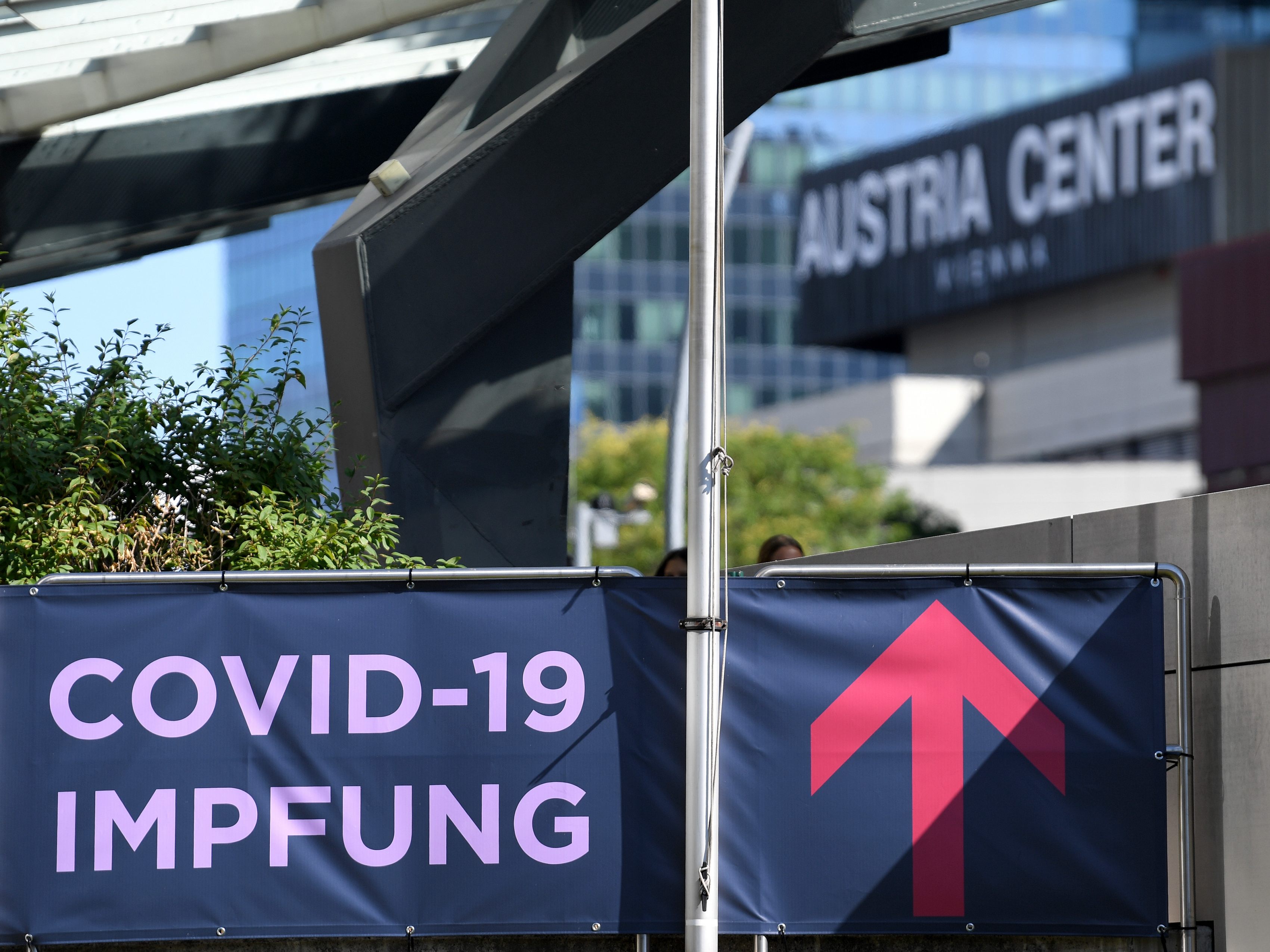 Schuldsprüche gab es im Prozess um Impfpass-Betrug im Austria Center Vienna. Schuldsprüche gab es im Prozess um Impfpass-Betrug im Austria Center Vienna.