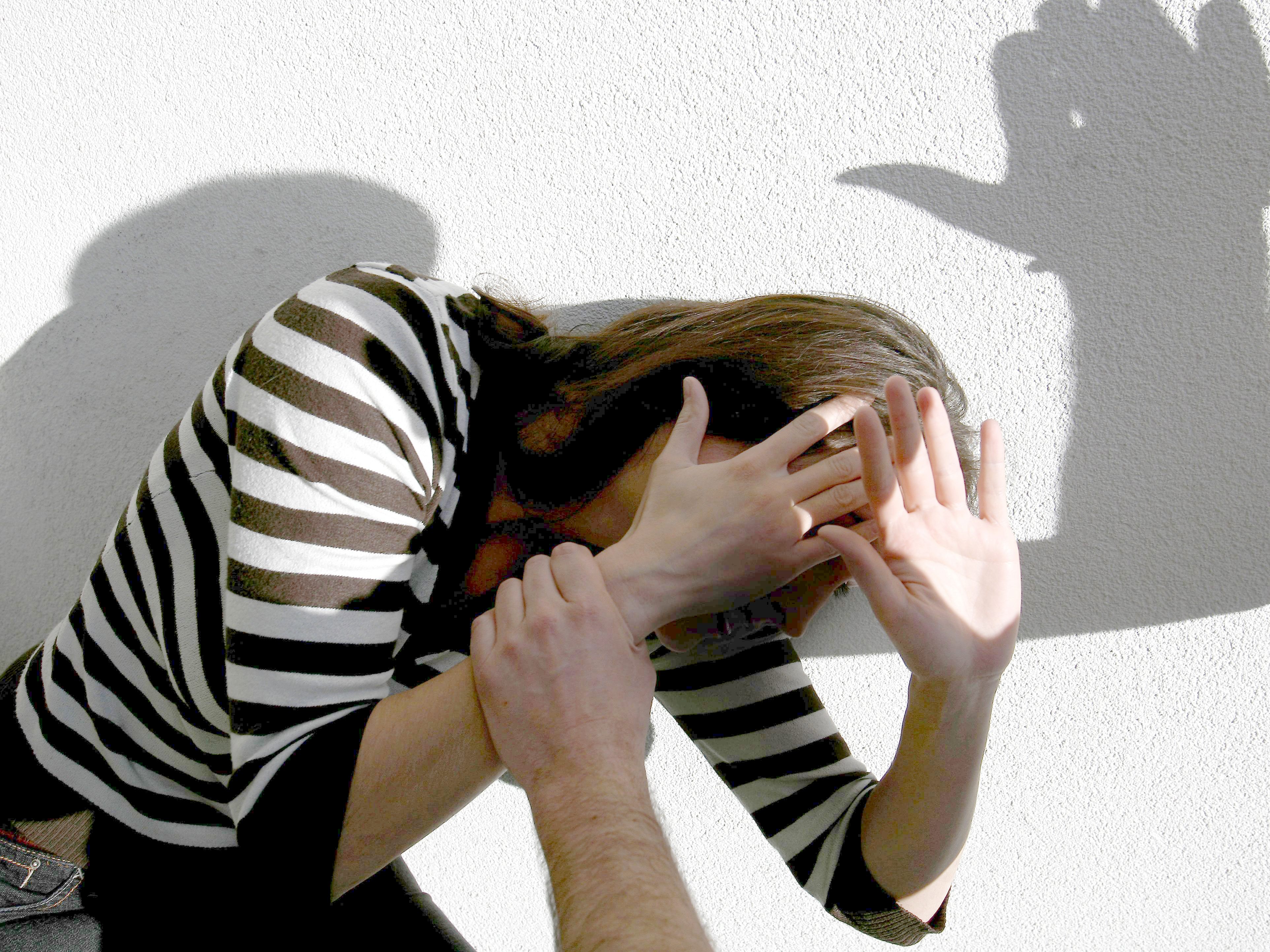 Ein 25-Jähriger schlug seine Lebensgefährtin in Wien-Simmering bewusstlos. Ein 25-Jähriger schlug seine Lebensgefährtin in Wien-Simmering bewusstlos.