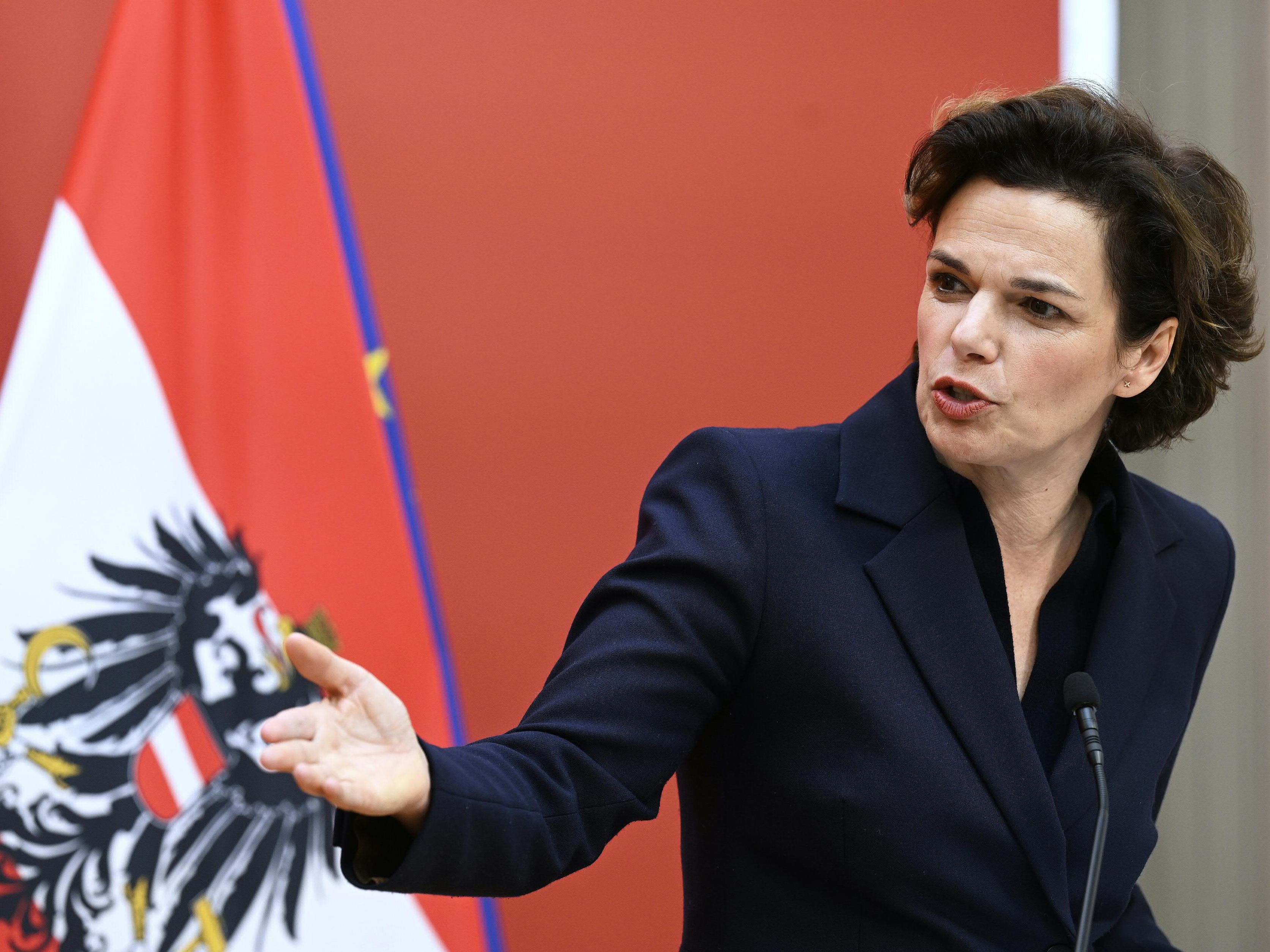 Rendi-Wagner fordert eine Aussetzung der Mieterhöhungen bis 2026. Rendi-Wagner fordert eine Aussetzung der Mieterhöhungen bis 2026.