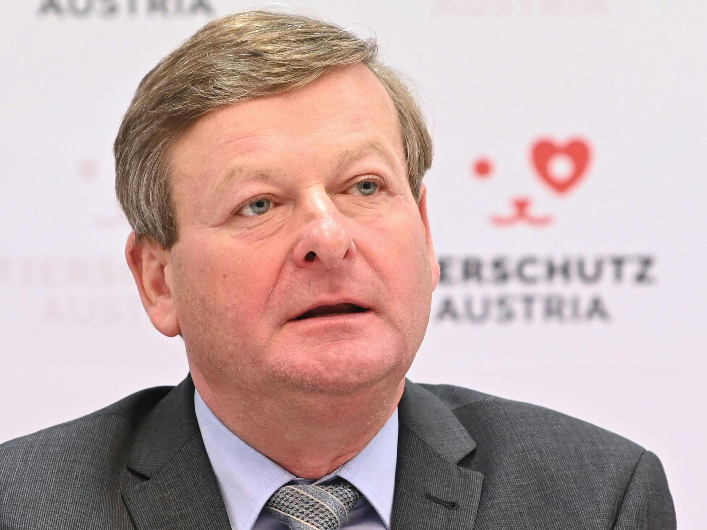 Niederösterreichs FPÖ-Landesrat Gottfried Waldhäusl sorgte mit einem Sager für Aufregung. Niederösterreichs FPÖ-Landesrat Gottfried Waldhäusl sorgte mit einem Sager für Aufregung.