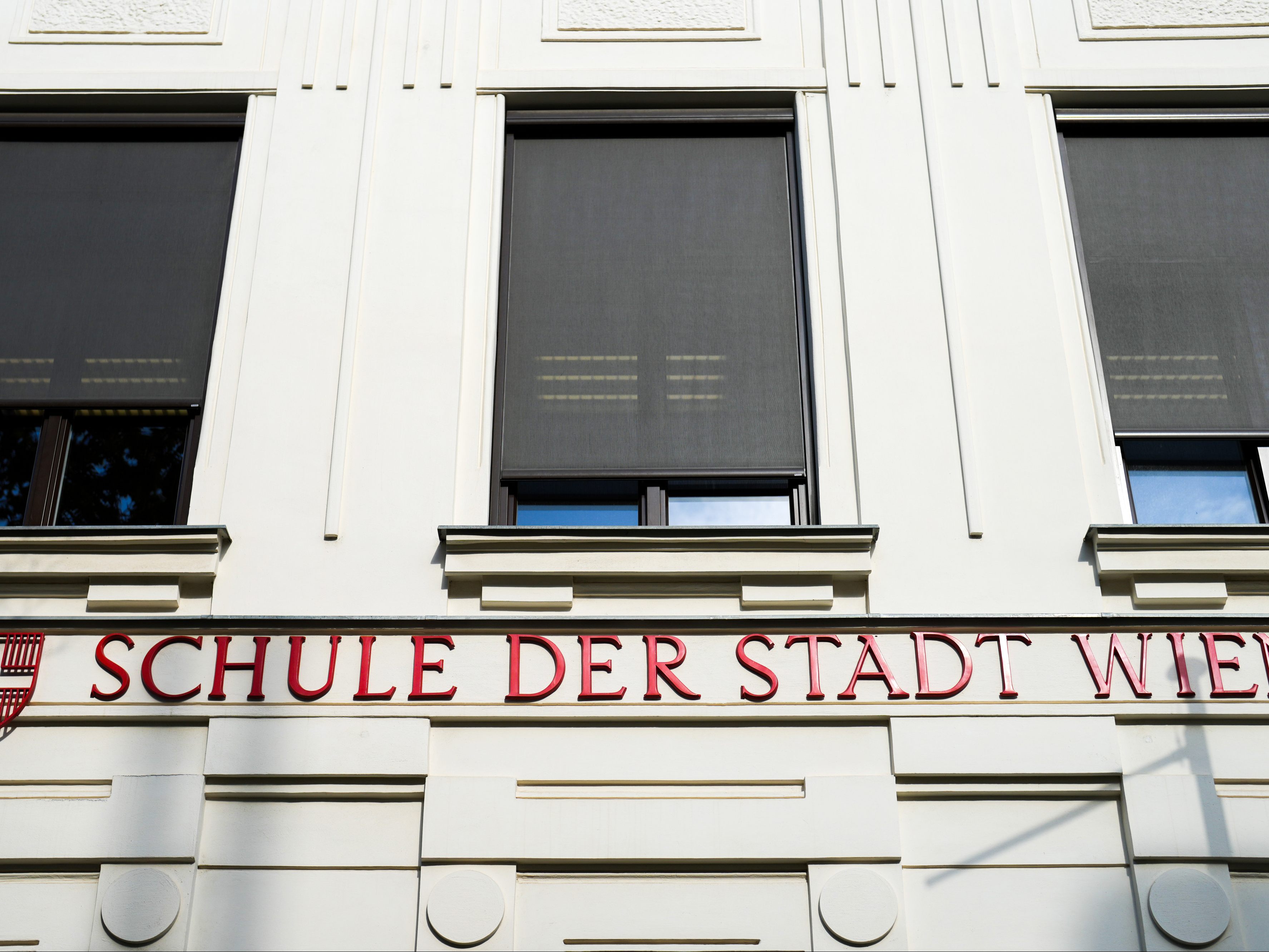 Eine Überlebende des Terroranschlags in Halle berichtete in einer Wiener Schule. Eine Überlebende des Terroranschlags in Halle berichtete in einer Wiener Schule.