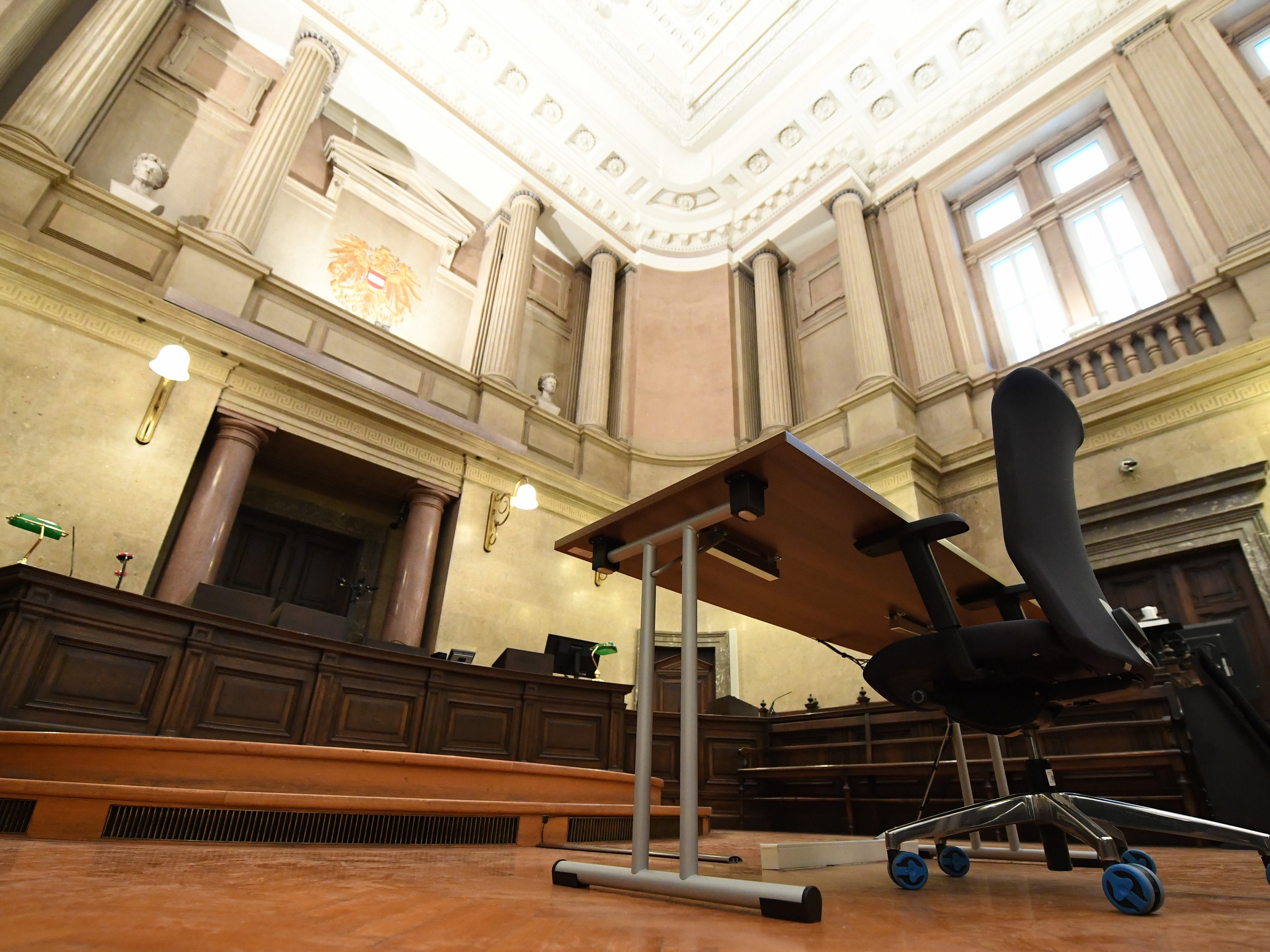 Am Donnerstag musste sich ein Berufskrimineller am Wiener Landesgericht verantworten. Am Donnerstag musste sich ein Berufskrimineller am Wiener Landesgericht verantworten.