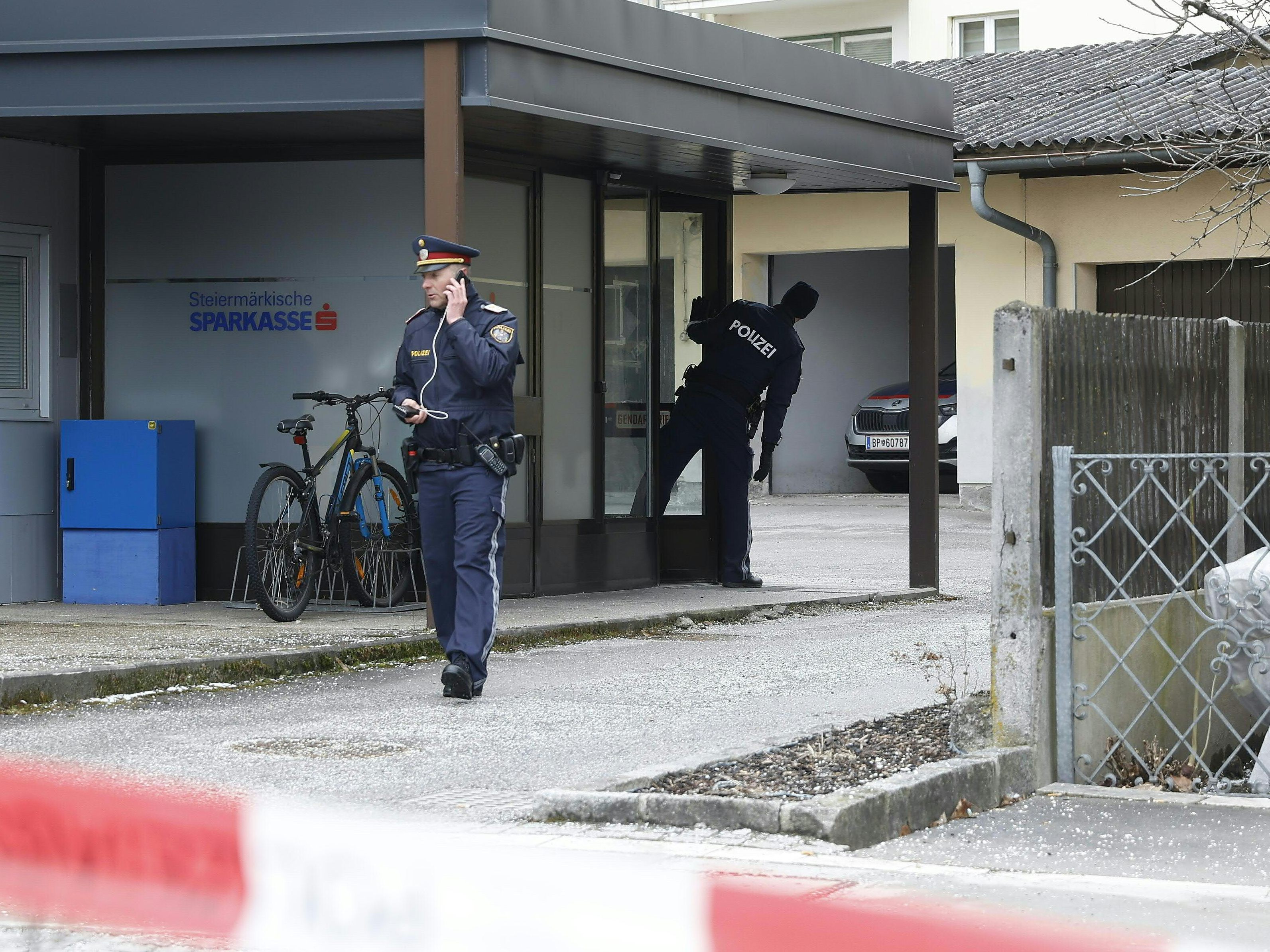Am Montag erschoss ein Polizist den Polizei-Kommandanten der Inspektion in Trieben (Steiermark). Jetzt gibt es neue Erkenntnisse. Am Montag erschoss ein Polizist den Polizei-Kommandanten der Inspektion in Trieben (Steiermark). Jetzt gibt es neue Erkenntnisse.