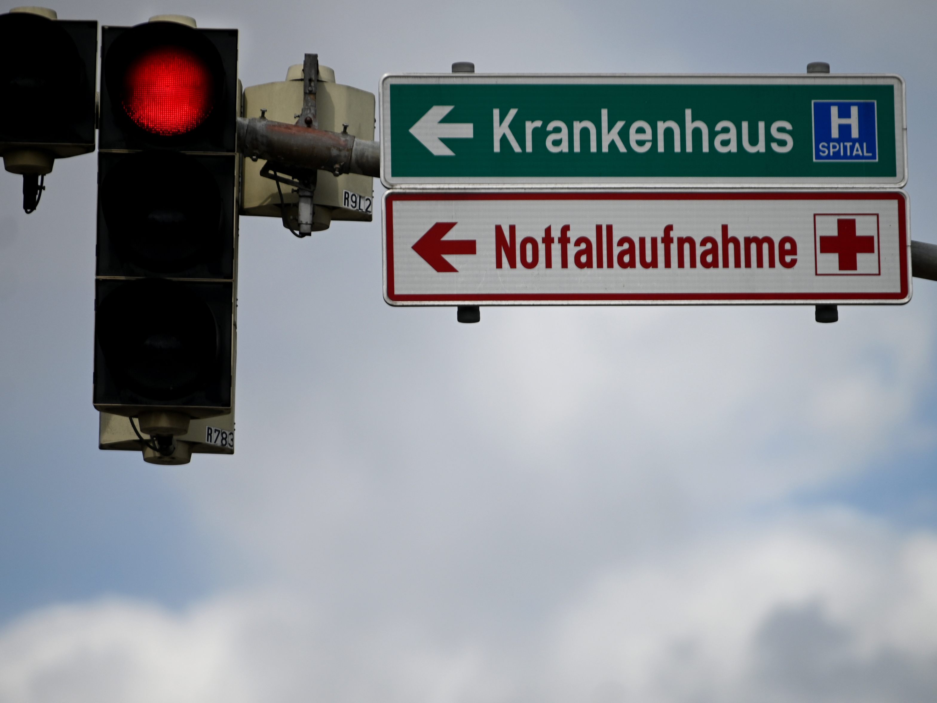 Ein 72-Jähriger E-Bike-Fahrer wurde bei einem Unfall im Bezirk Waidhofen an der Thaya schwer verletzt. Ein 72-Jähriger E-Bike-Fahrer wurde bei einem Unfall im Bezirk Waidhofen an der Thaya schwer verletzt.
