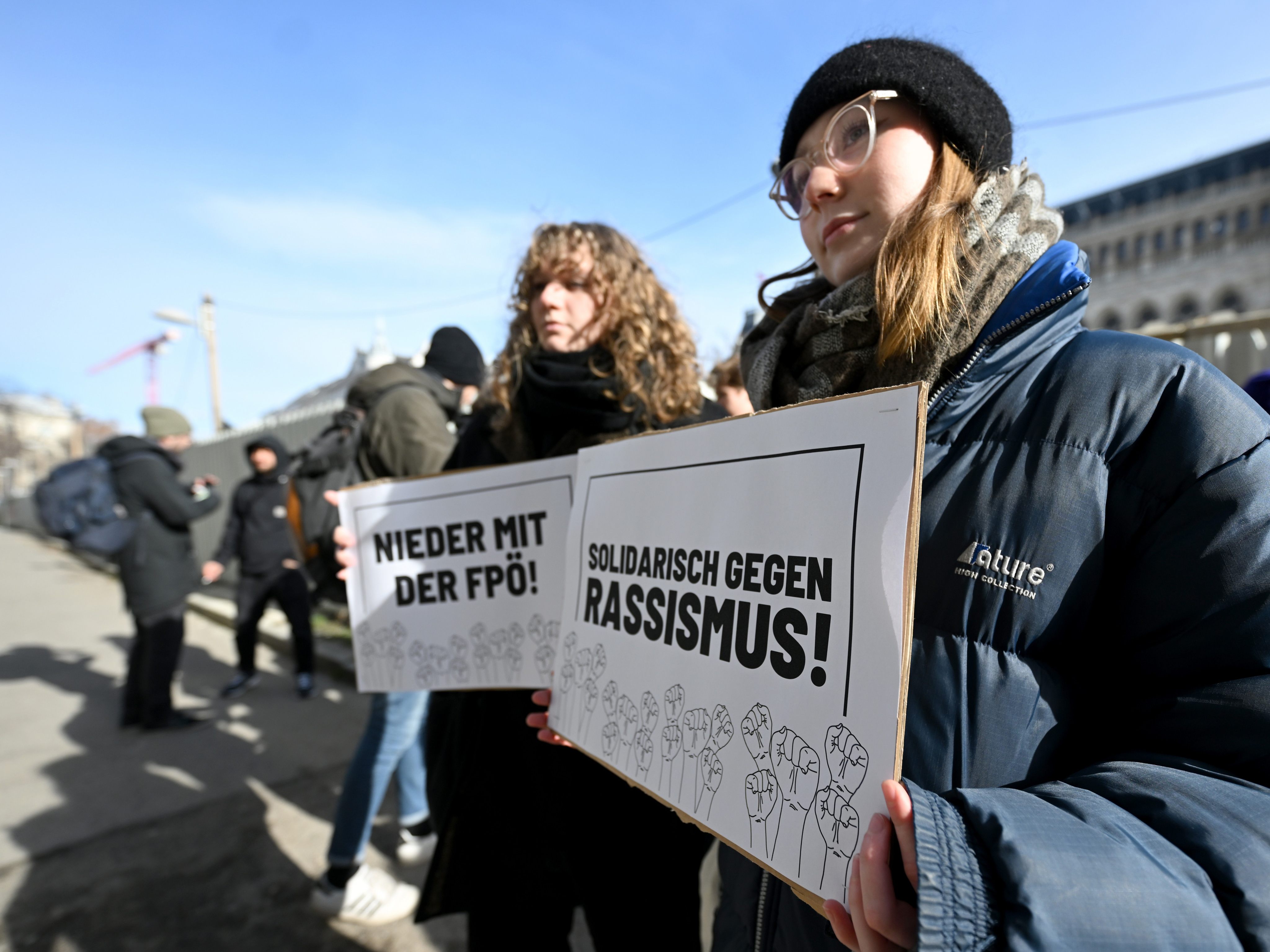 Eine Aktion gab es am Montag vor der Wiener FPÖ-Zentrale.