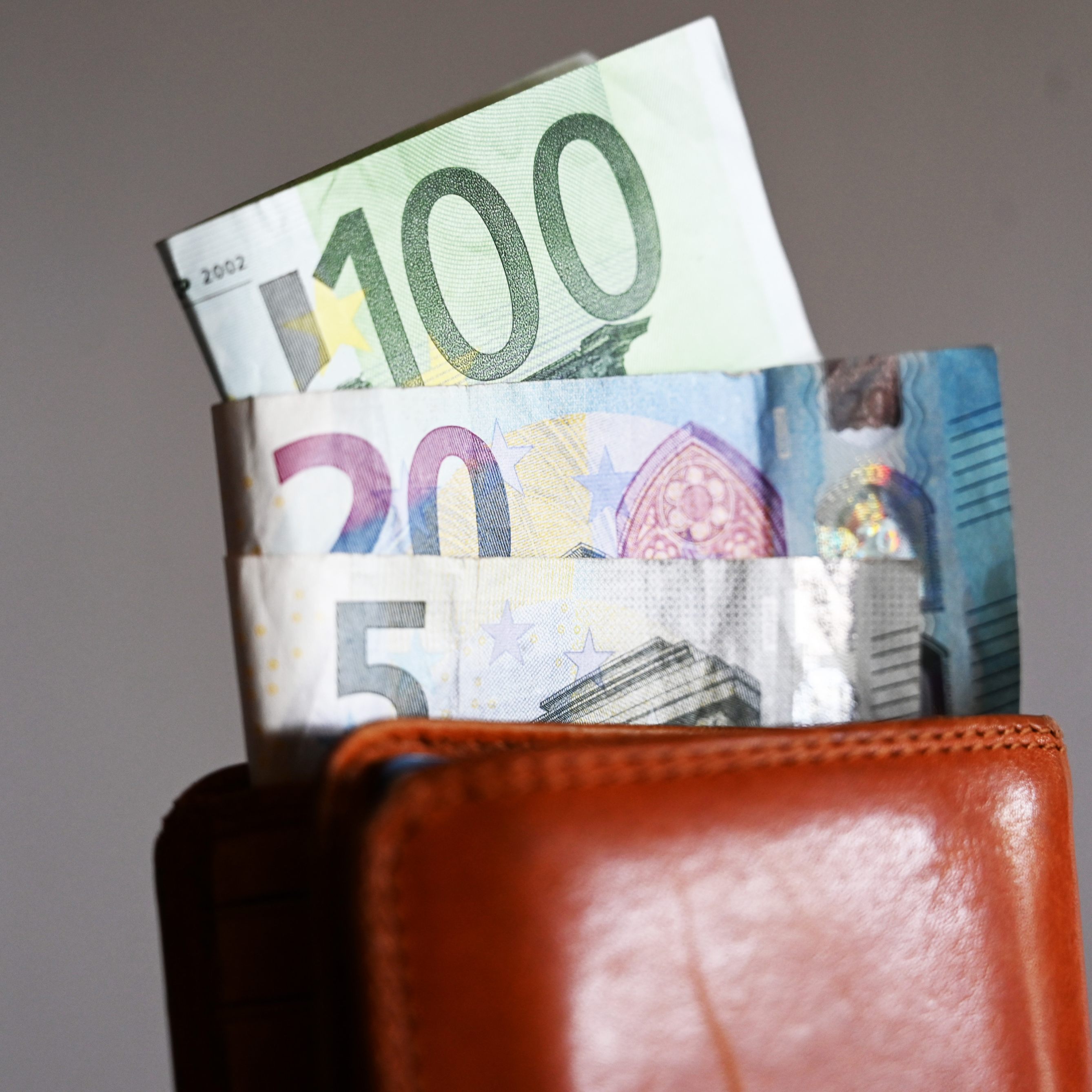 Die Arbeiterkammer hat heimische Girokonten untersucht.