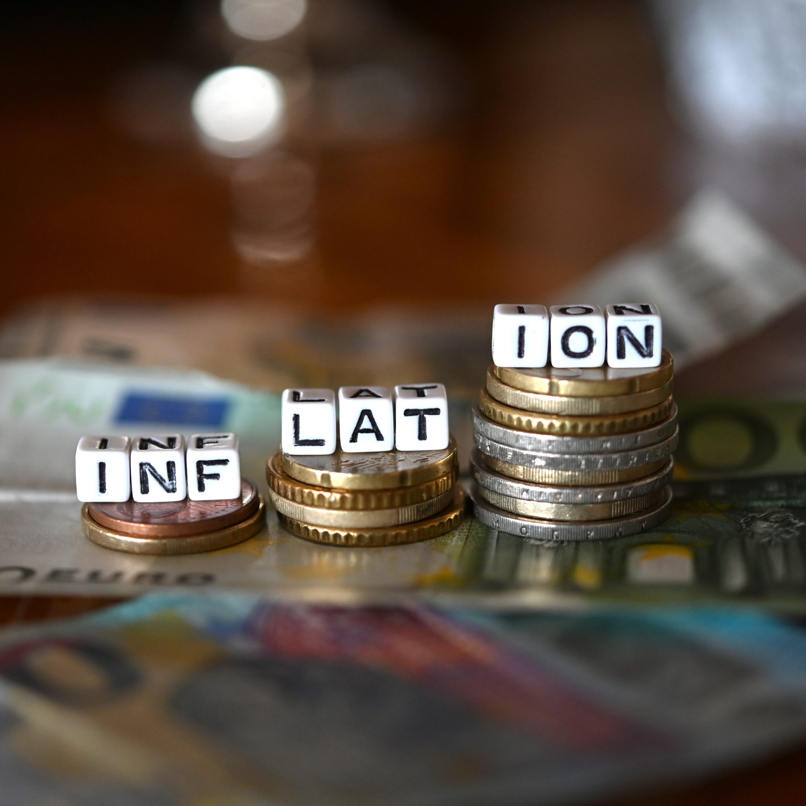 Der Inflationsschub belastet die Haushalte der Staaten laut einer EZB-Studie.