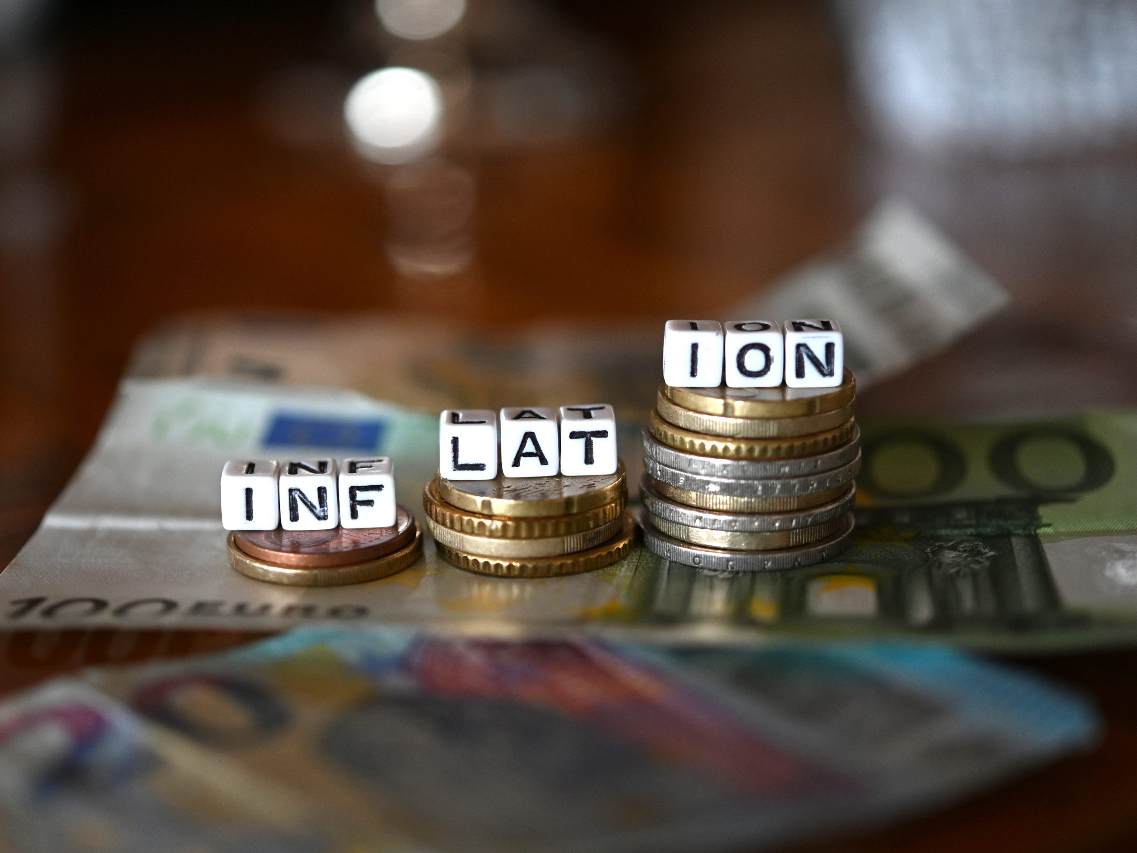Der Inflationsschub belastet die Haushalte der Staaten laut einer EZB-Studie. Der Inflationsschub belastet die Haushalte der Staaten laut einer EZB-Studie.