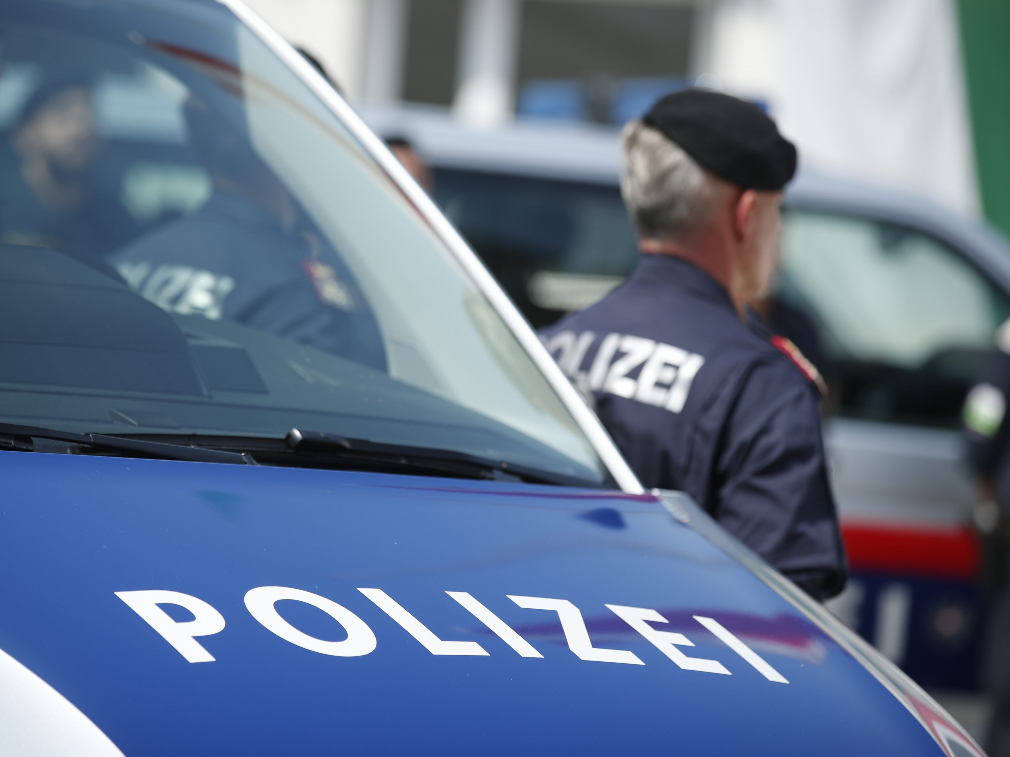 Weil er seine Tochter geschlagen hat, wurde ein Vater in Wien verhaftet. Weil er seine Tochter geschlagen hat, wurde ein Vater in Wien verhaftet.