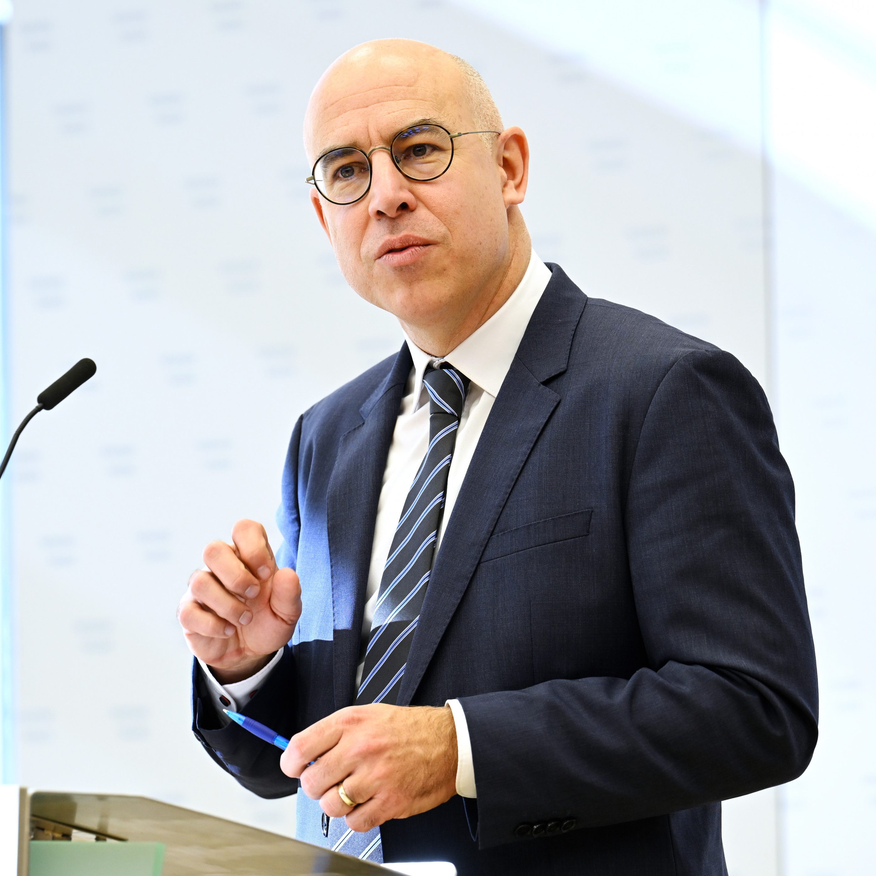 WIFO-Direktor Gabriel Felbermayr sieht wohlstandsmäßig harte Jahre auf Österreich zukommen.