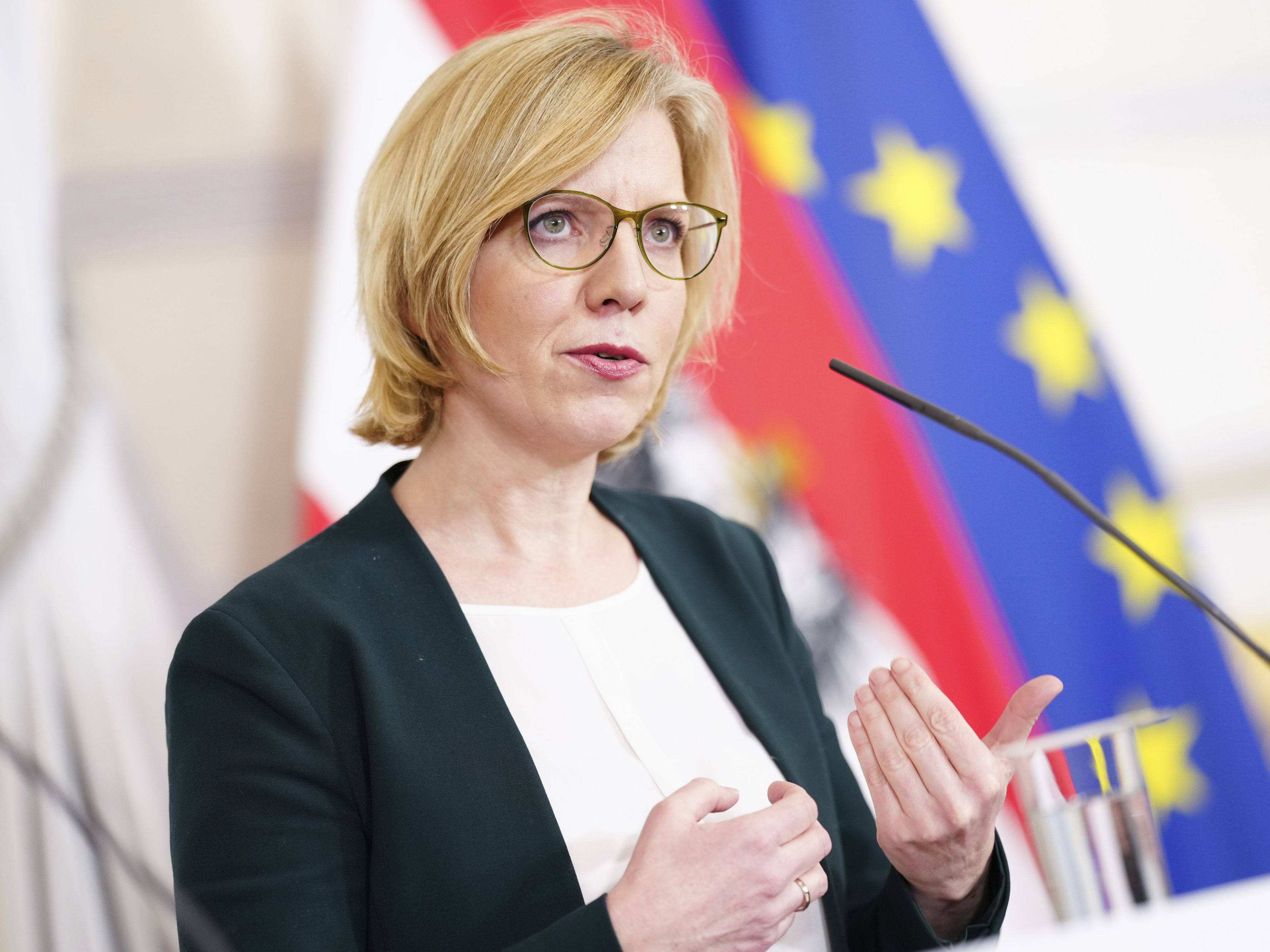 Das Klimaschutzministerium erweitert seine Info-Plattform energie.gv.at um eine weitere Funktion: Der Anteil an erneuerbarer Energie bei der Stromerzeugung soll angezeigt werden. Das Klimaschutzministerium erweitert seine Info-Plattform energie.gv.at um eine weitere Funktion: Der Anteil an erneuerbarer Energie bei der Stromerzeugung soll angezeigt werden.