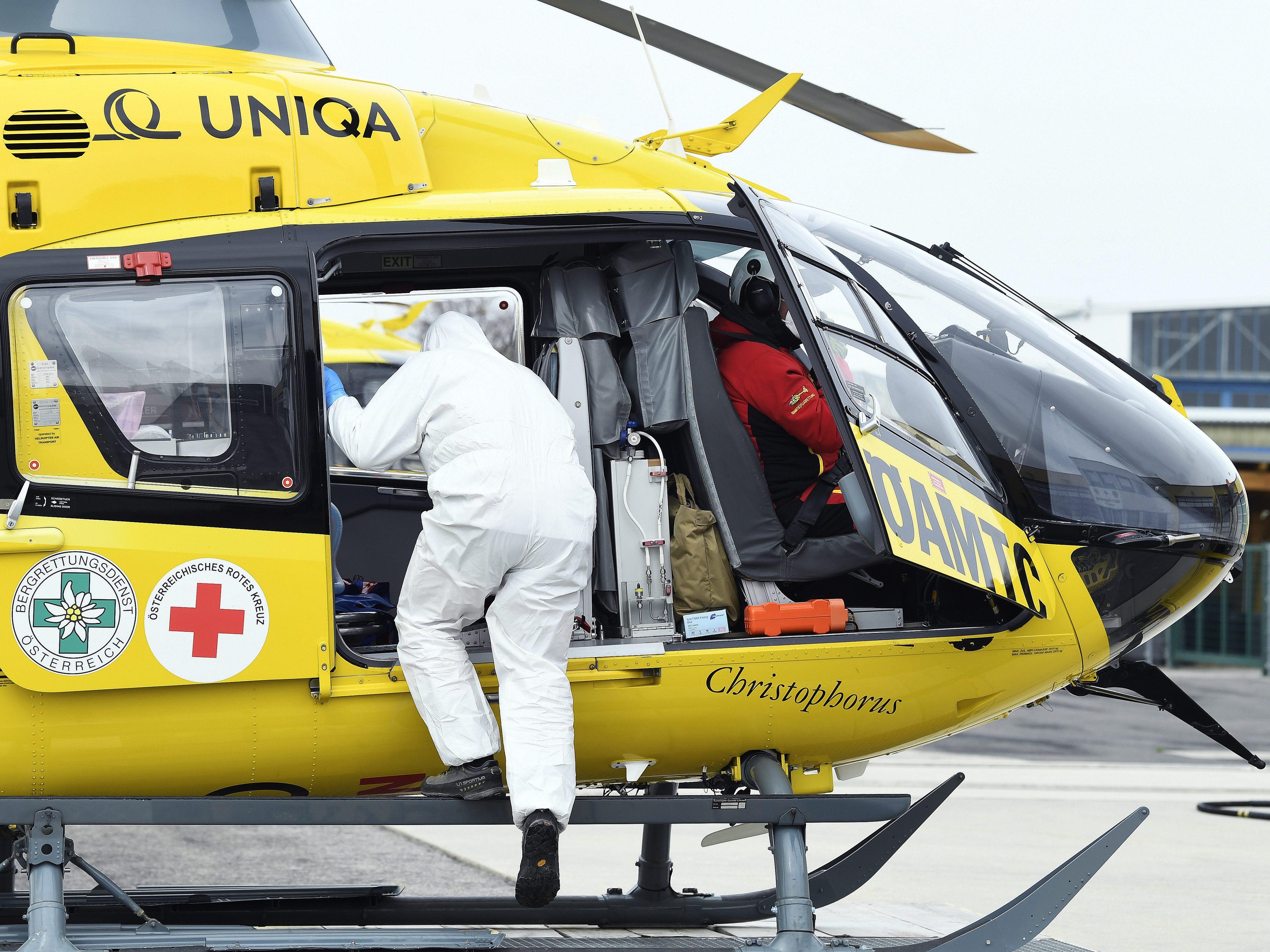 Ein 25-Jähriger wurde bei einem Frontal-Crash schwer verletzt.