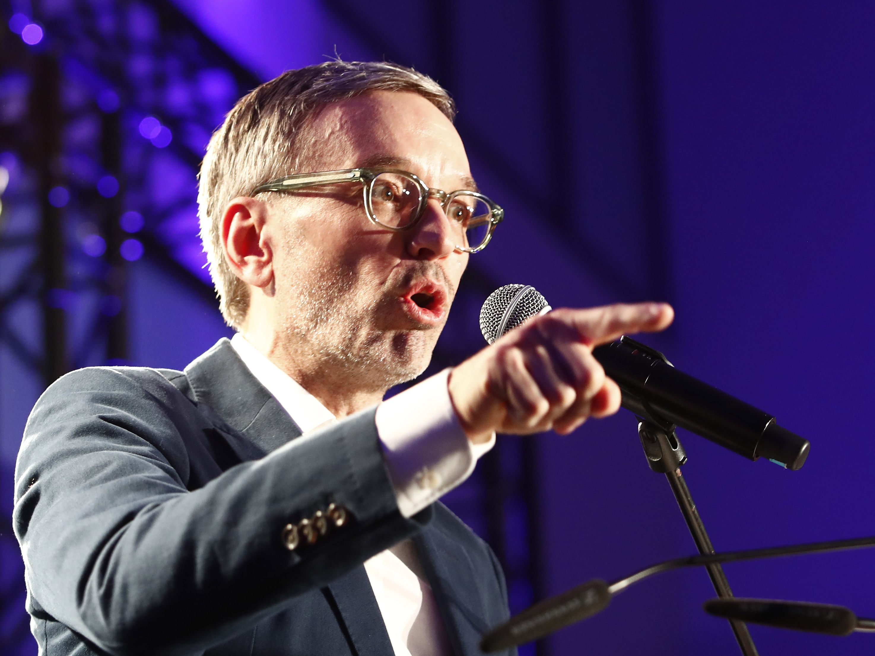Der Aschermittwoch 2022 wird politisch: FPÖ-Bundesparteiobmann Herbert Kickl tritt in Ried ans Rednerpult. Der Aschermittwoch 2022 wird politisch: FPÖ-Bundesparteiobmann Herbert Kickl tritt in Ried ans Rednerpult.