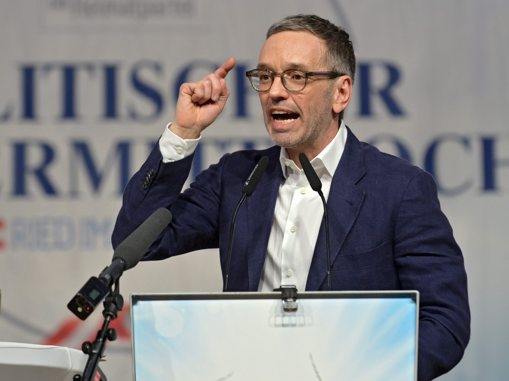 FPÖ-Bundesparteiobmann Herbert Kickl fällt in den vergangenen Tagen vor allem mit Attacken gegen den Bundespräsidenten Alexander van der Bellen auf. FPÖ-Bundesparteiobmann Herbert Kickl fällt in den vergangenen Tagen vor allem mit Attacken gegen den Bundespräsidenten Alexander van der Bellen auf.