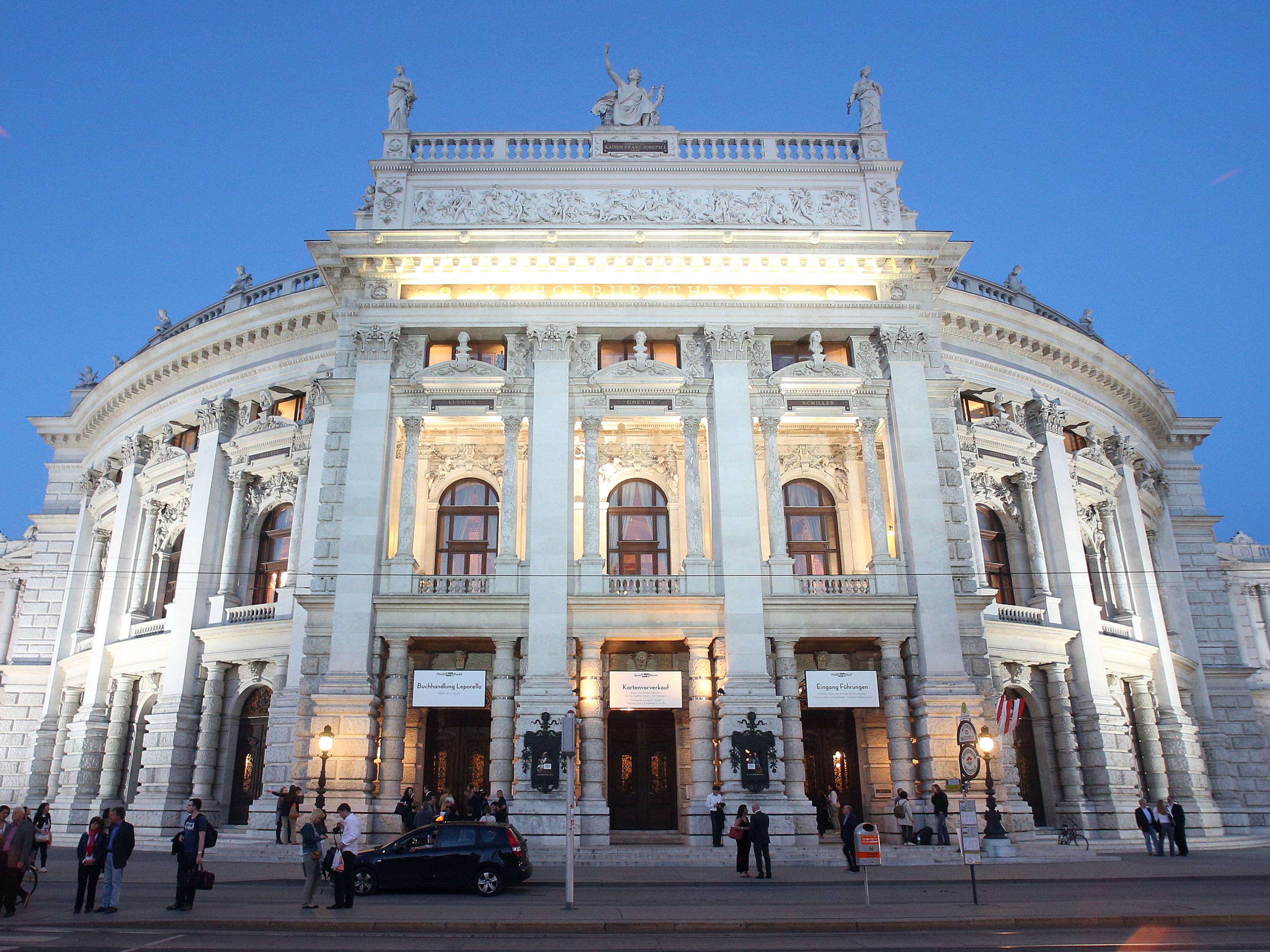 Das Wiener Burgtheater verschiebt die für Samstag geplante Raimund-Premiere. Das Wiener Burgtheater verschiebt die für Samstag geplante Raimund-Premiere.