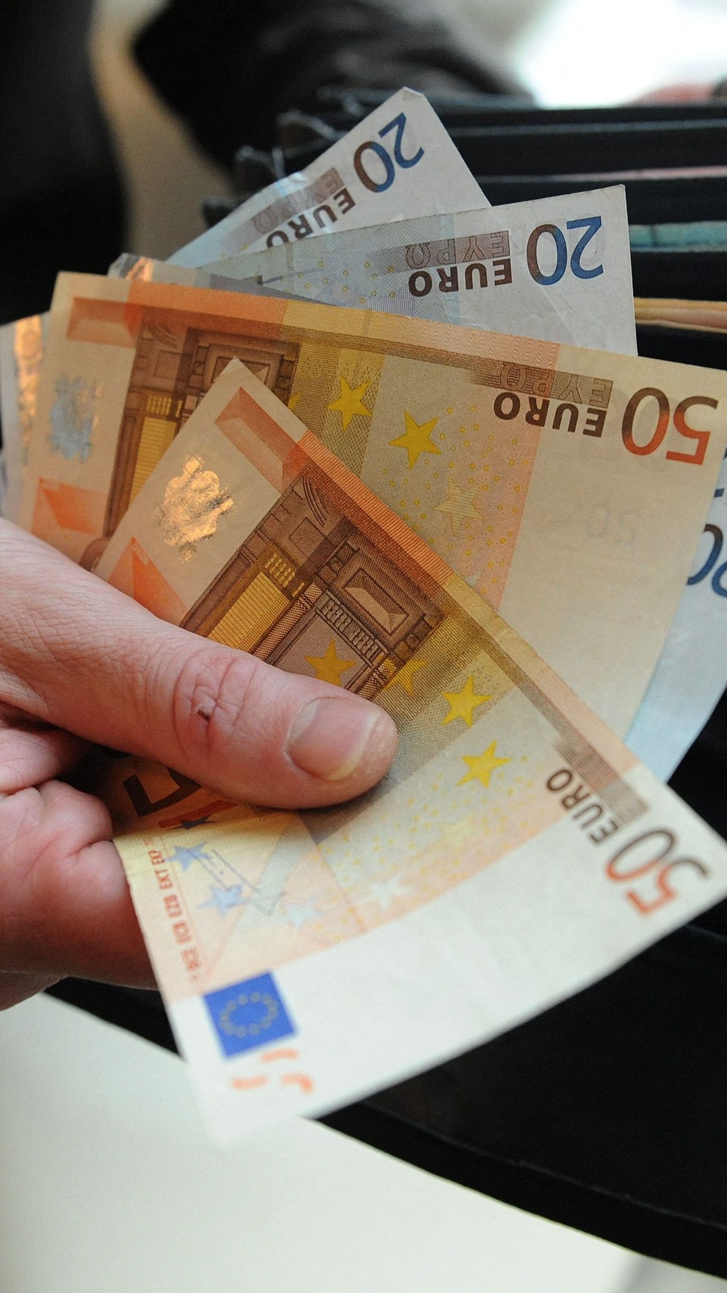 Die Gewerkschaft will für Bank-Angestellte deutlich mehr Geld für weniger Arbeit.