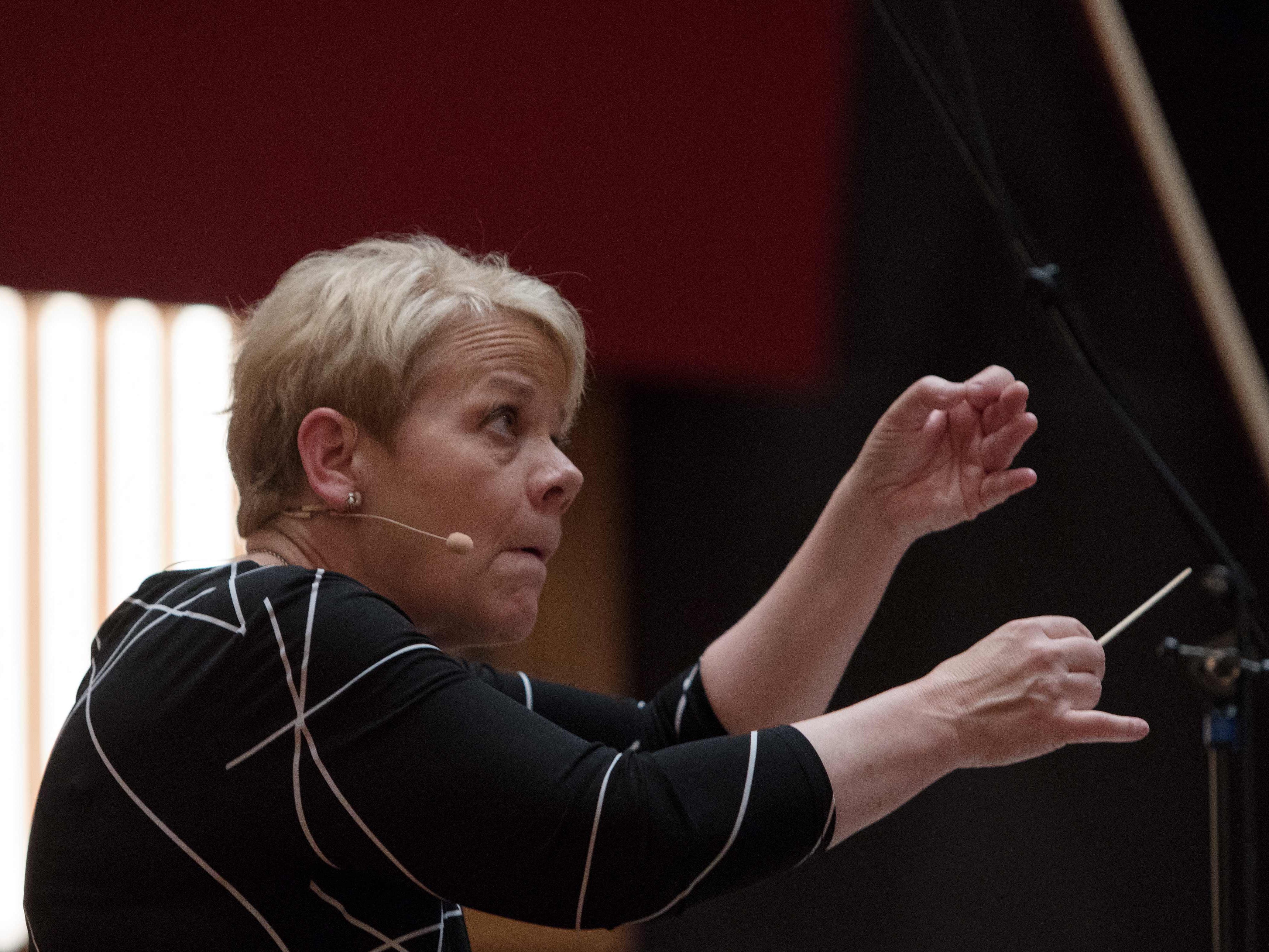 Marin Aslop, Chefdirigentin des Radio-Symphonieorchesters, hat sich in einem Interview geäußert.