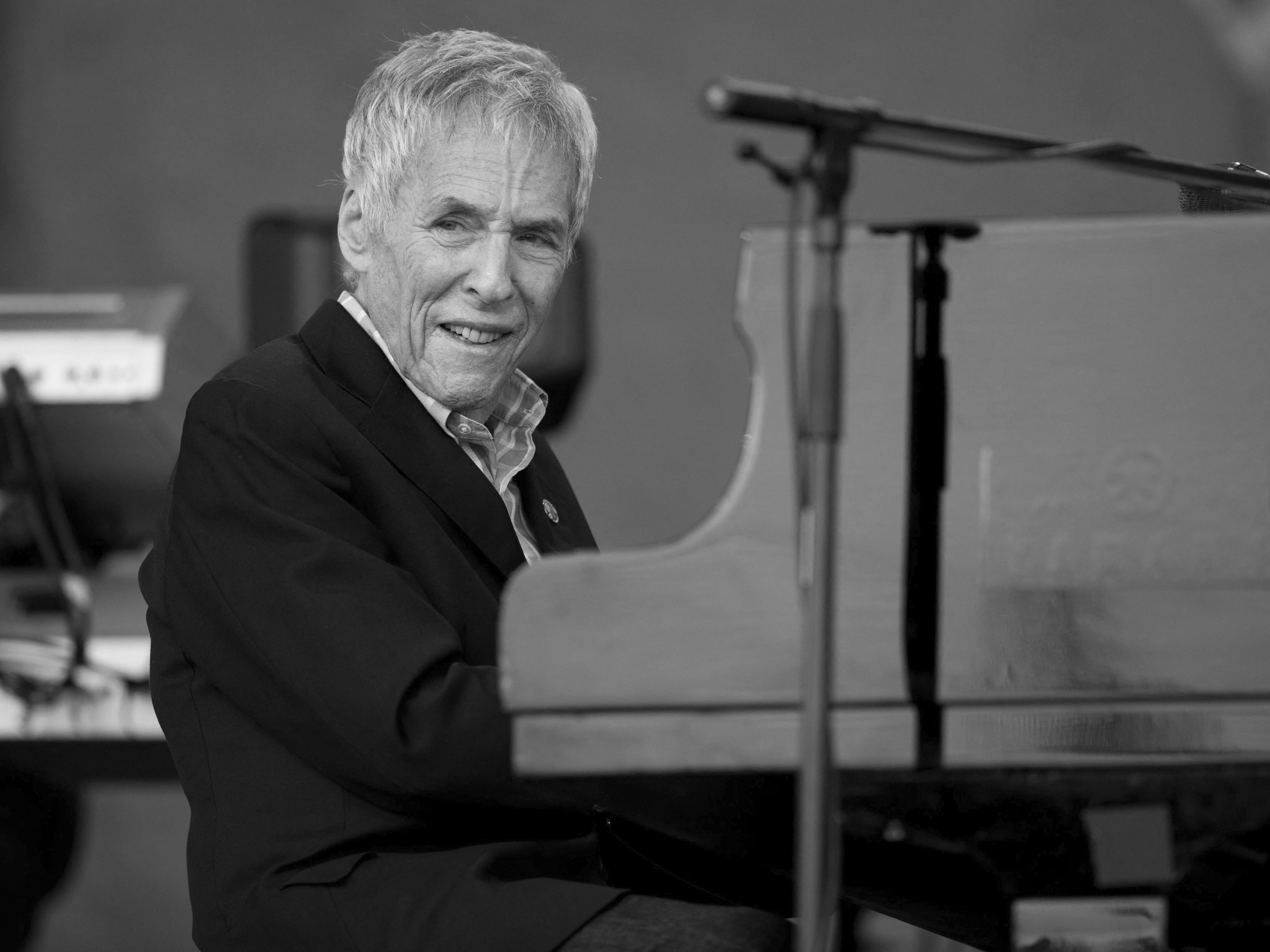Bacharach hat sich mit 94 Jahren endgültig von der Bühne verabschiedet. Bacharach hat sich mit 94 Jahren endgültig von der Bühne verabschiedet.