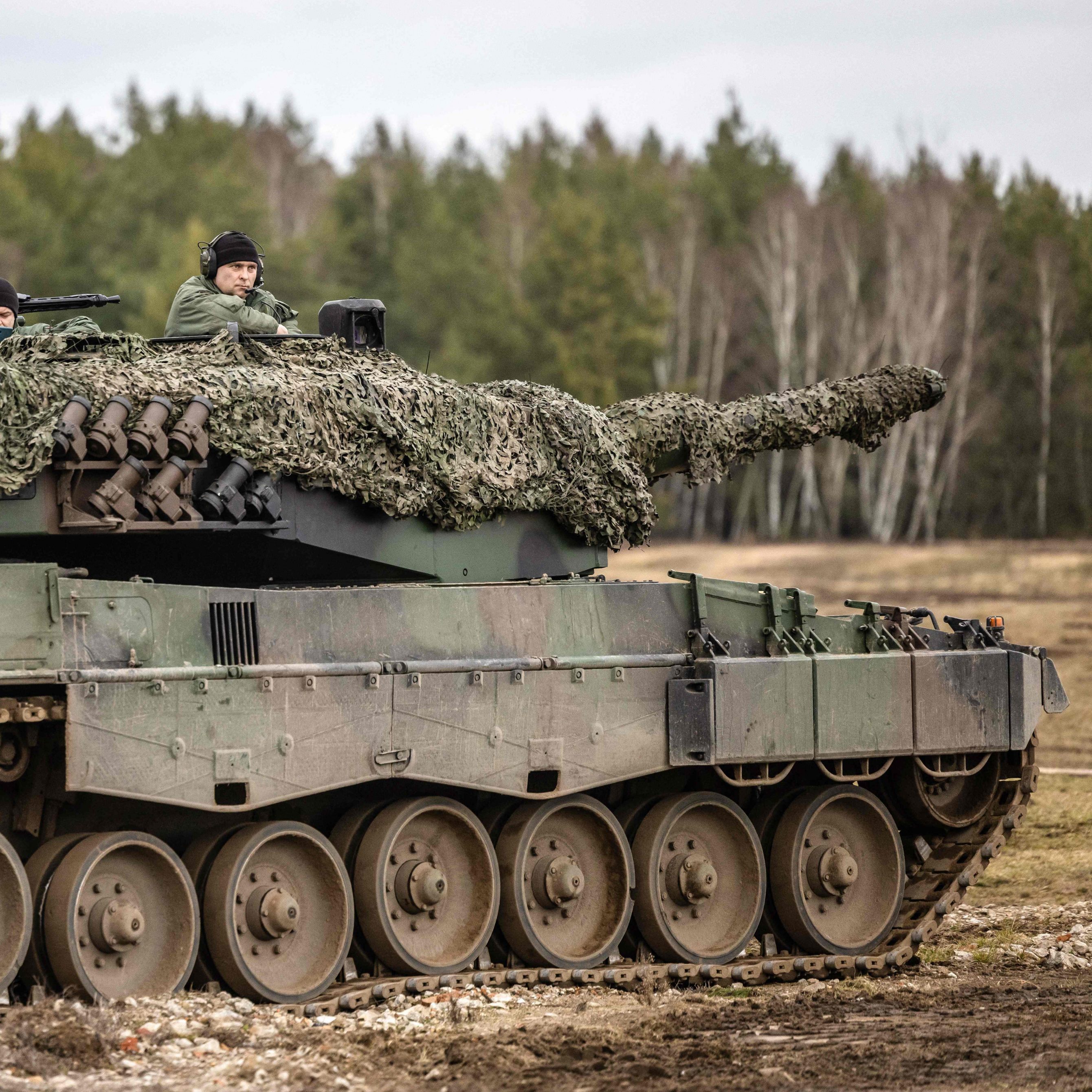 Polen übergab die ersten Panzer an die Ukraine.