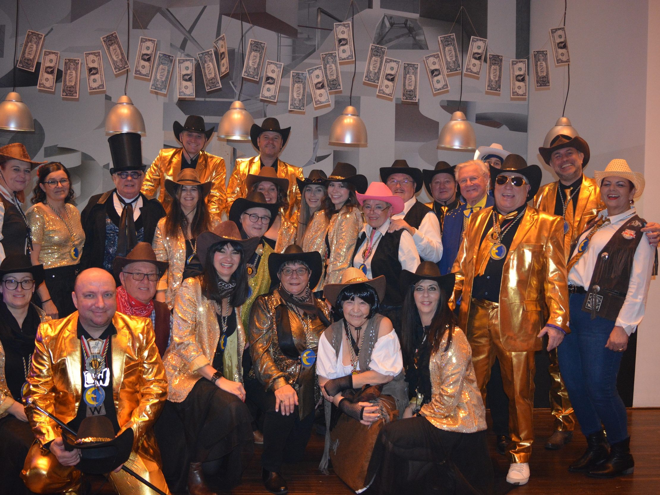 Mit einem kräftigen „Hi Ha Howdy“ begrüßten die Hardar Mufängar ihre Faschingsgäste. Mit einem kräftigen „Hi Ha Howdy“ begrüßten die Hardar Mufängar ihre Faschingsgäste.